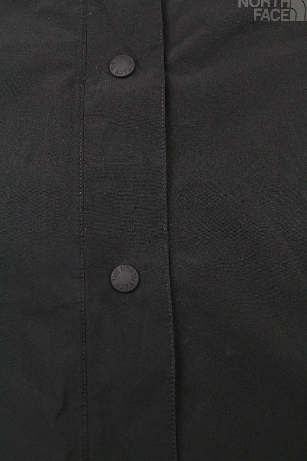 „THE NORTH FACE“ moteriška „Woodmont“ striukė su gobtuvu, atspari vandeniui ir vėjui, juoda. 