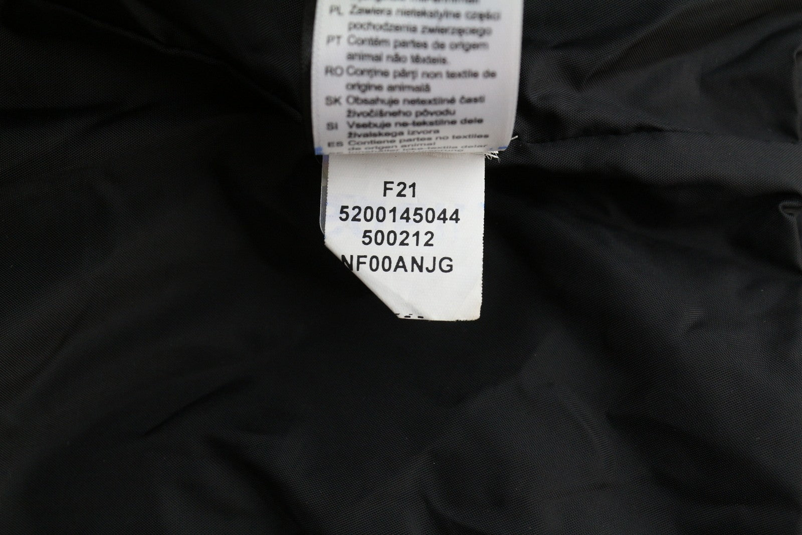 THE NORTH FACE Massif Down vyriška paminkštinta pašiltinta striukė M, juoda, su aukštu kaklu ir užtrauktuku 