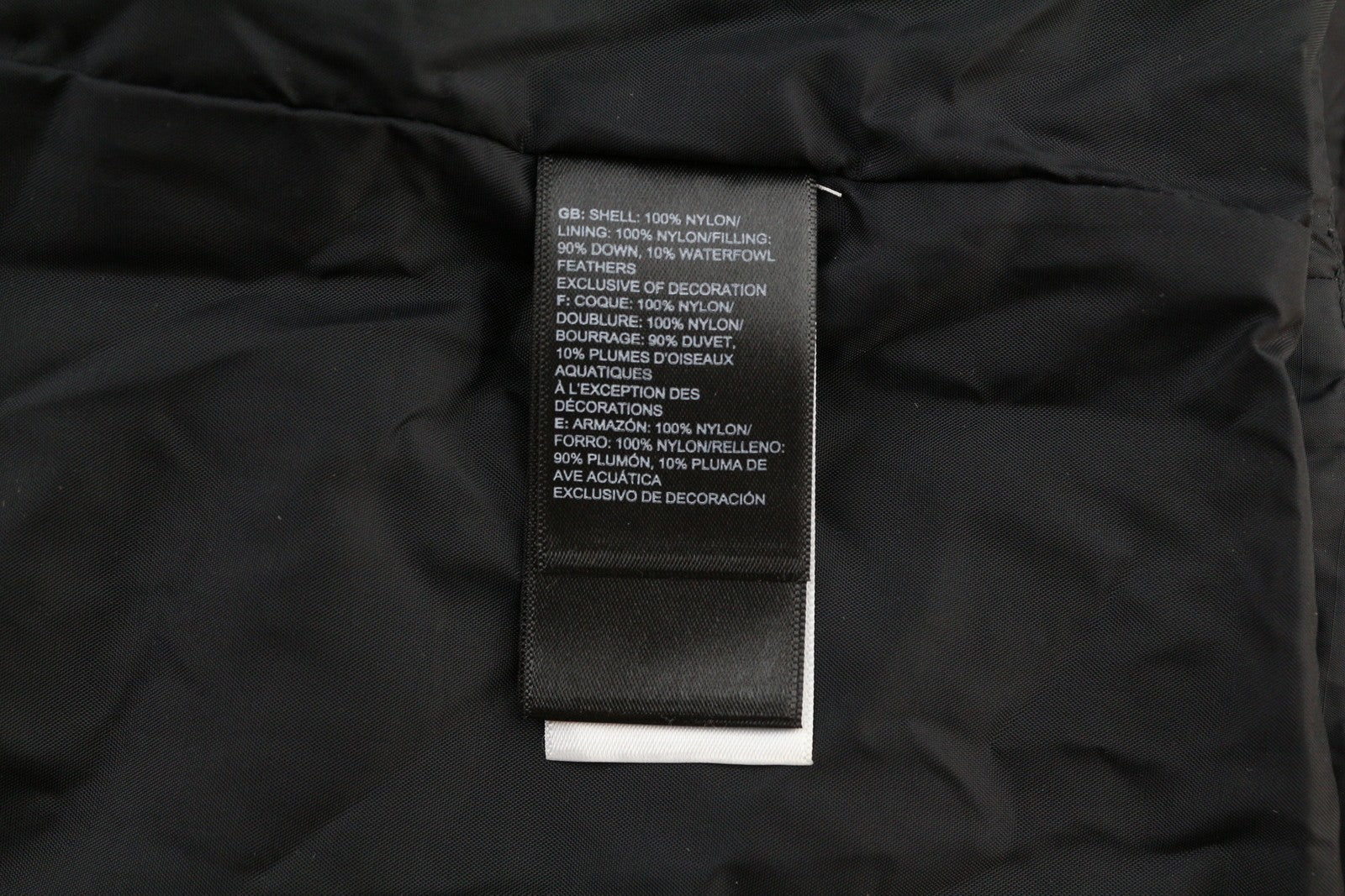 THE NORTH FACE Massif Down vyriška paminkštinta pašiltinta striukė M, juoda, su aukštu kaklu ir užtrauktuku 