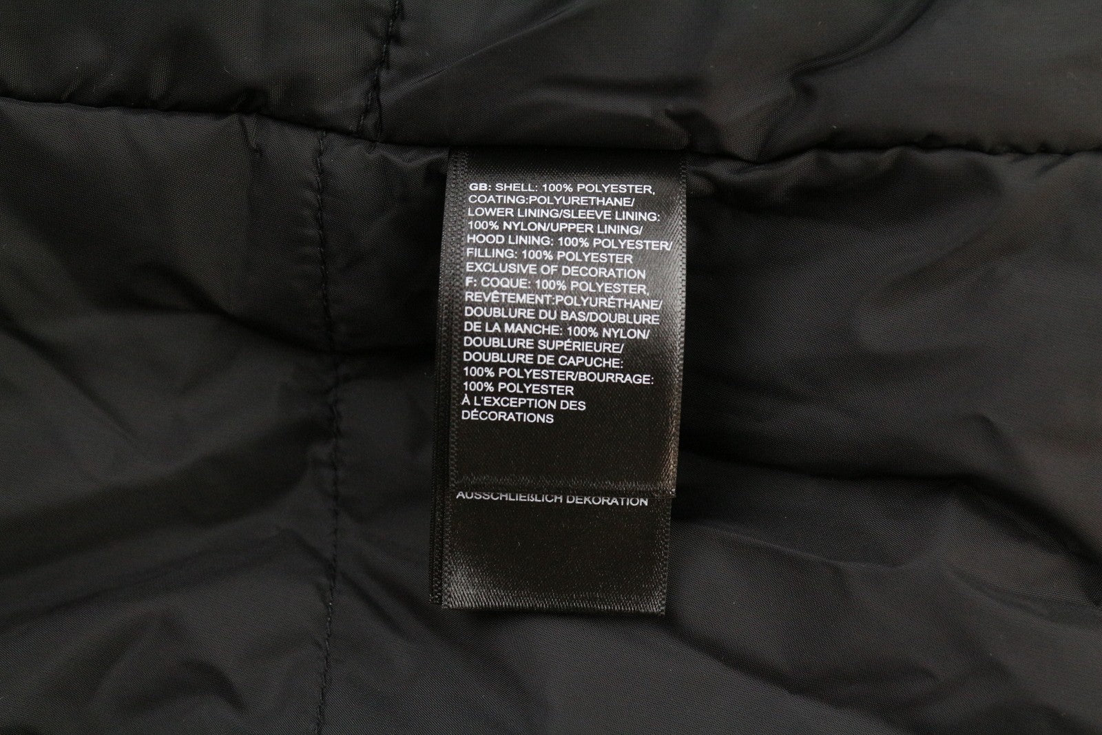 „THE NORTH FACE Inlux“ moteriška „S Dryvent“ striukė su gobtuvu, juoda, su pamušalu ir tampriu audiniu. 