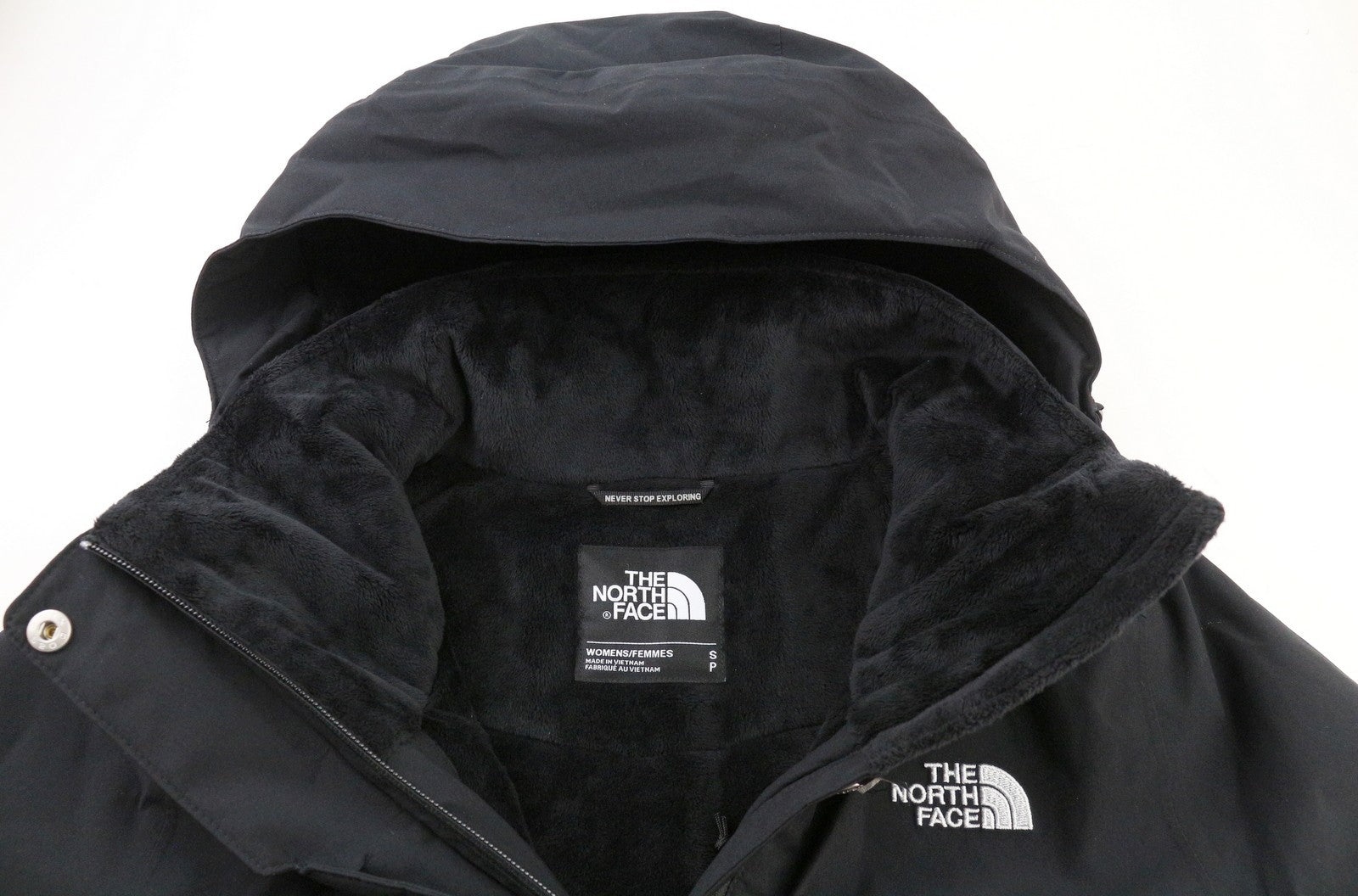 „THE NORTH FACE Inlux“ moteriška „S Dryvent“ striukė su gobtuvu, juoda, su pamušalu ir tampriu audiniu. 
