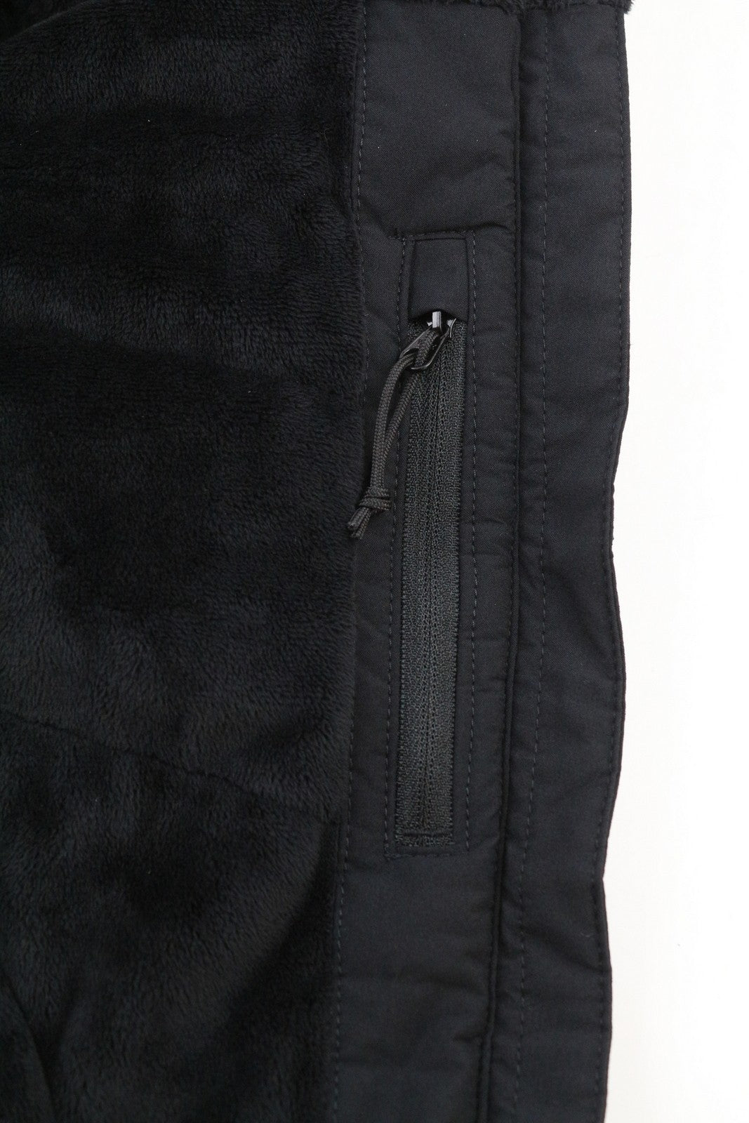 „THE NORTH FACE Inlux“ moteriška „S Dryvent“ striukė su gobtuvu, juoda, su pamušalu ir tampriu audiniu. 