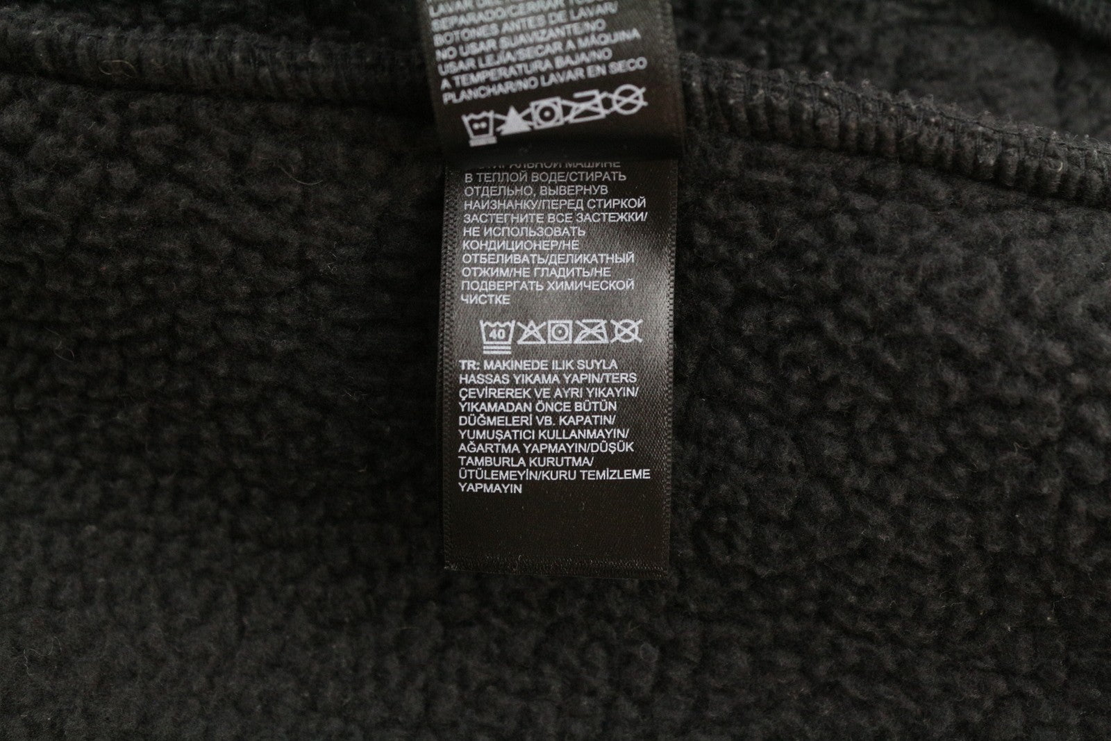 THE NORTH FACE Cragmont Fleece moteriška striukė su S užsegimu, juoda, minkšta ir be pamušalo. 