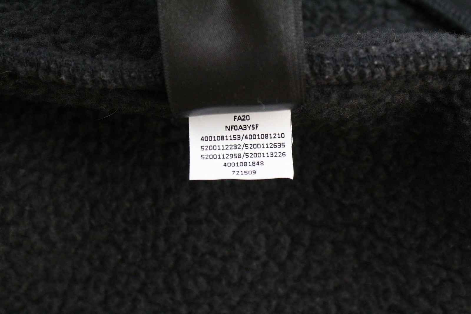 THE NORTH FACE Cragmont Fleece moteriška striukė su S užsegimu, juoda, minkšta ir be pamušalo. 