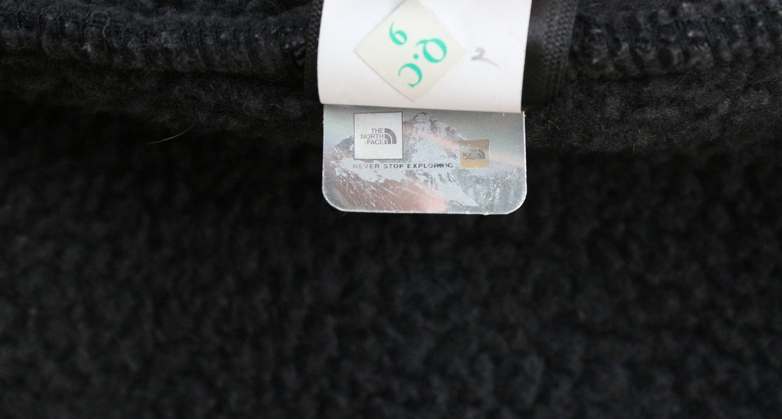 THE NORTH FACE Cragmont Fleece moteriška striukė su S užsegimu, juoda, minkšta ir be pamušalo. 