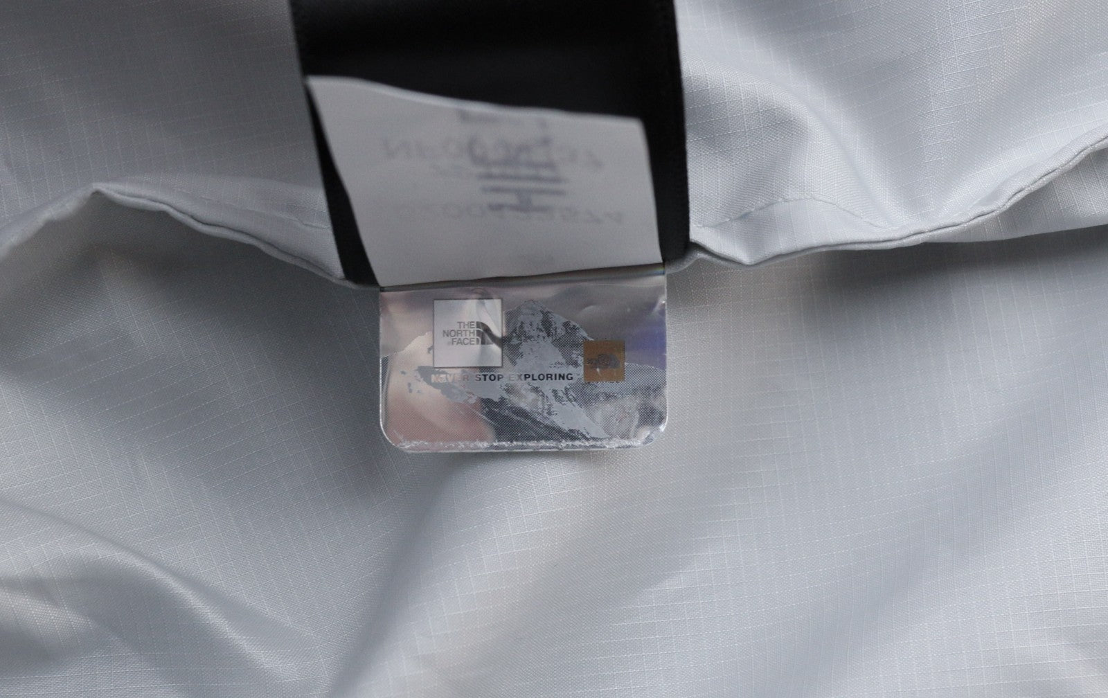 „THE NORTH FACE 1985 Seasonal Mountain“ vyriška striukė su gobtuvu XS dydžio, lengvas logotipas 