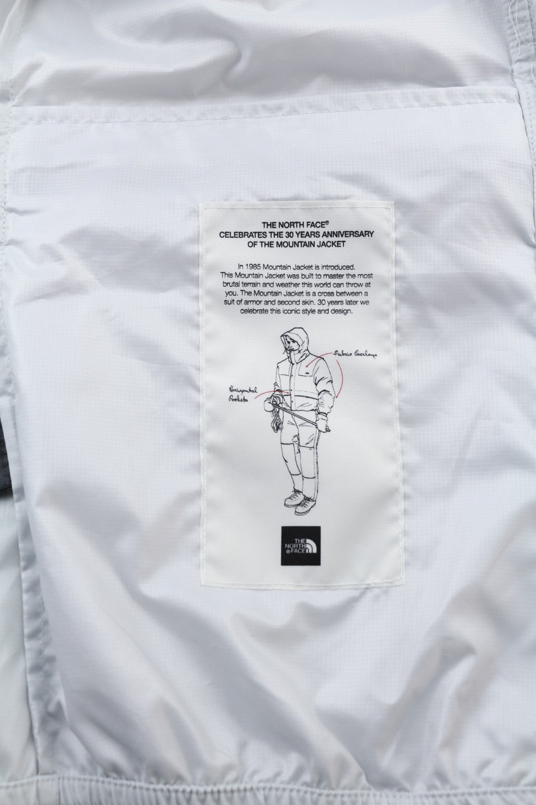 „THE NORTH FACE 1985 Seasonal Mountain“ vyriška striukė su gobtuvu XS dydžio, lengvas logotipas 