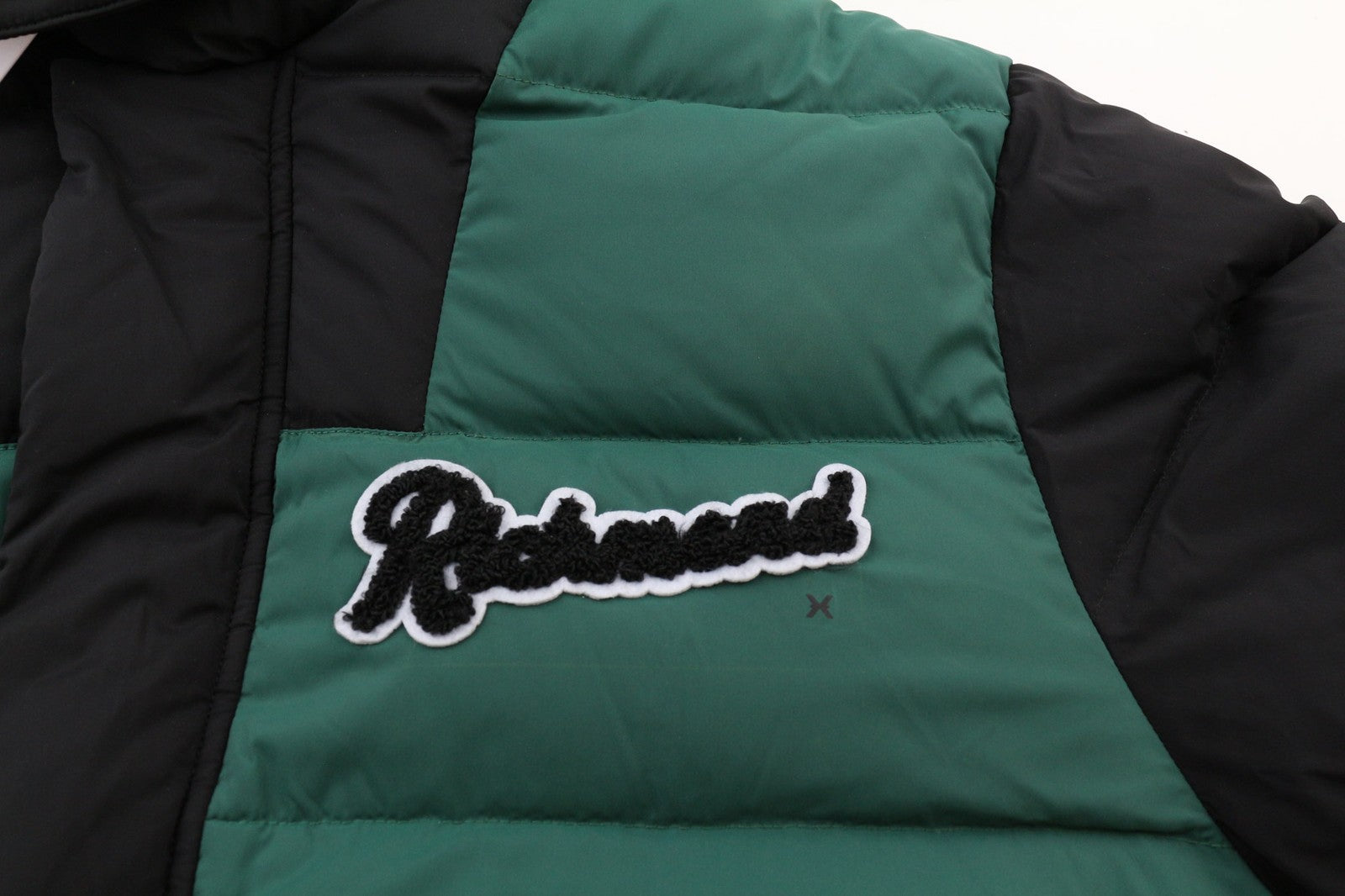 RICHMOND moteriška ilga pūkinė striukė S dydžio, dygsniuota, su gobtuvu, pašiltinta, juoda, pūsta logotipu 