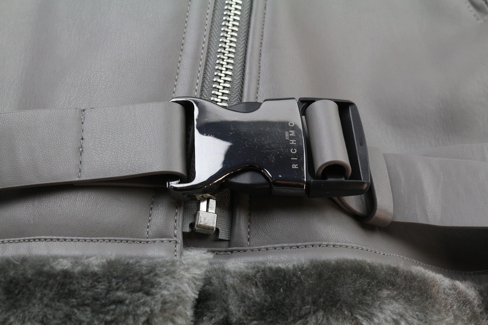 RICHMOND UWA23121GB moteriška striukė su diržu S, dirbtinio kailio, dirbtinės odos, pilka 