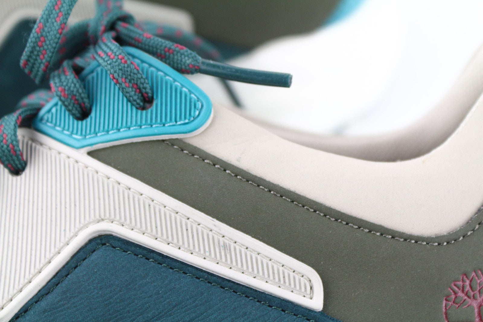 TIMBERLAND A249V moteriški sportbačiai, EU38.5 K5.5, odiniai, migdolų spalvos, žema pado forma, suvarstomi. 