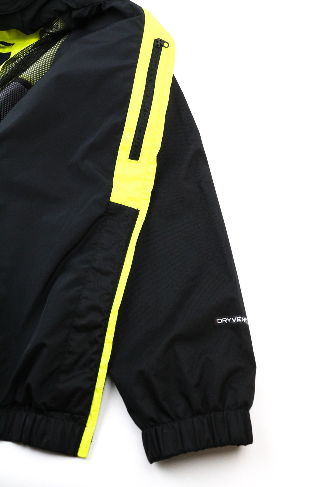 The North Face NF0A493Q moteriški sportbačiai „S Dryvent“, vandeniui ir vėjui atsparūs, kvėpuojantys. 