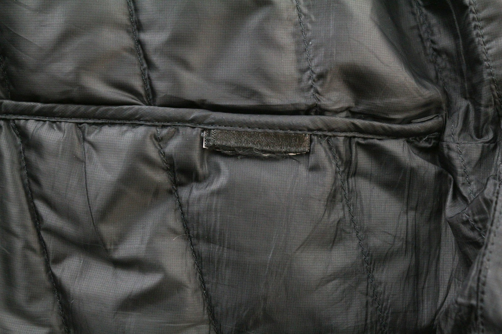 „THE NORTH FACE Trevail“ moteriška pūkinė striukė su dygsniuotu pamušalu, juoda S dydis, 800 pūkinė 