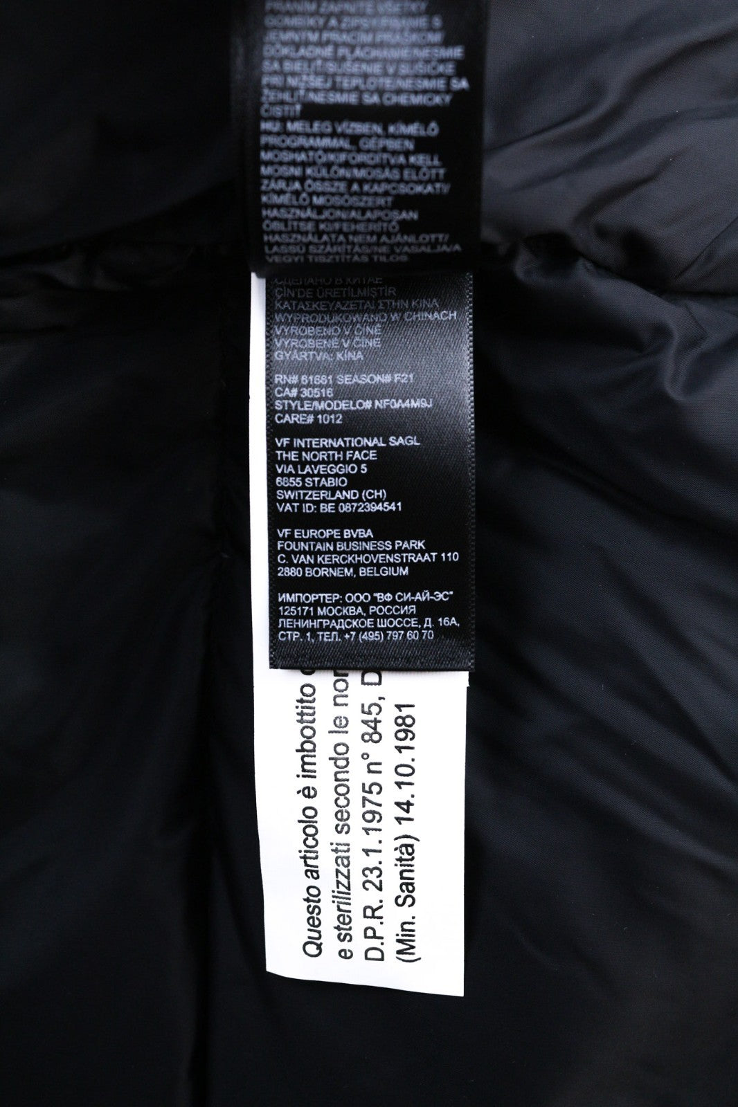 „THE NORTH FACE Diablo Down“ vyriška juoda dygsniuota pūkinė striukė su 700 užpildu, RRP 350 