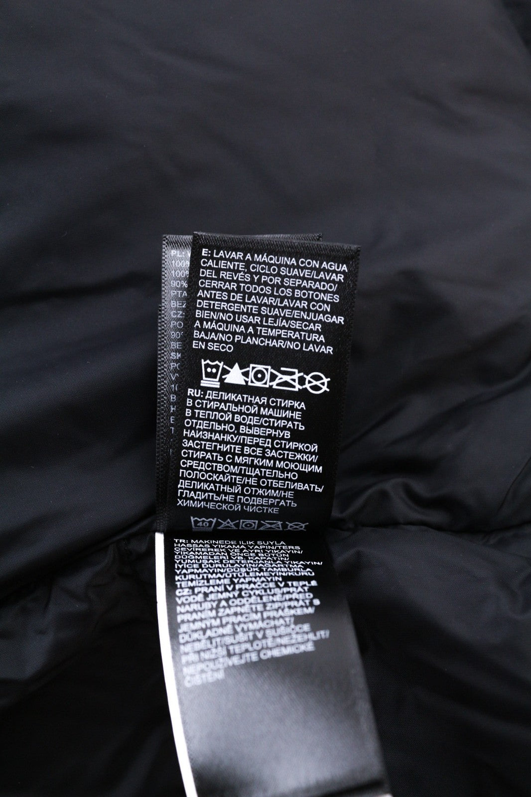 „THE NORTH FACE Diablo Down“ vyriška juoda dygsniuota pūkinė striukė su 700 užpildu, RRP 350 