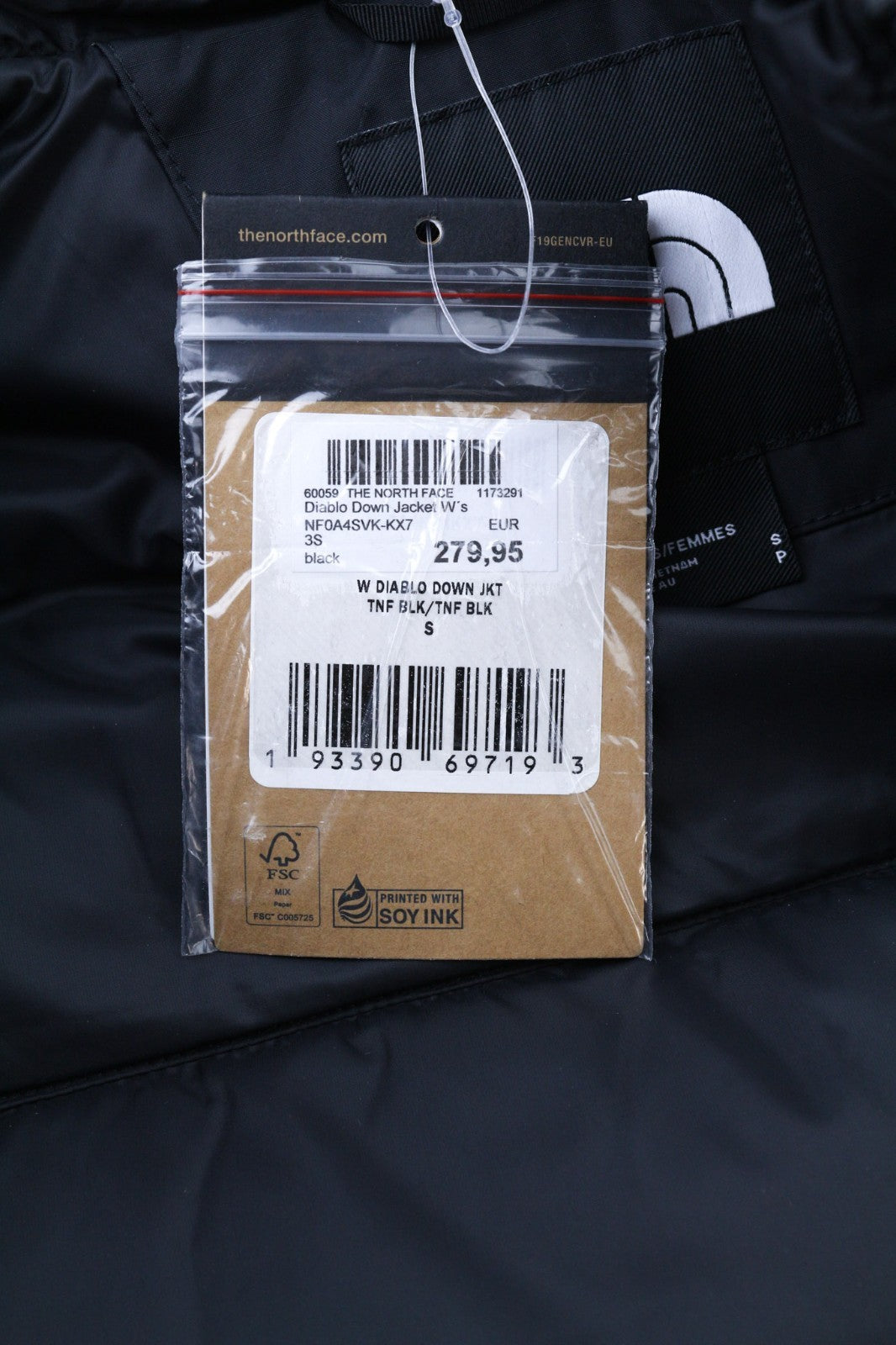 „THE NORTH FACE Diablo Down“ moteriška dygsniuota striukė su 700 užpildų užpildu (rekomenduojama kaina 350 USD) 