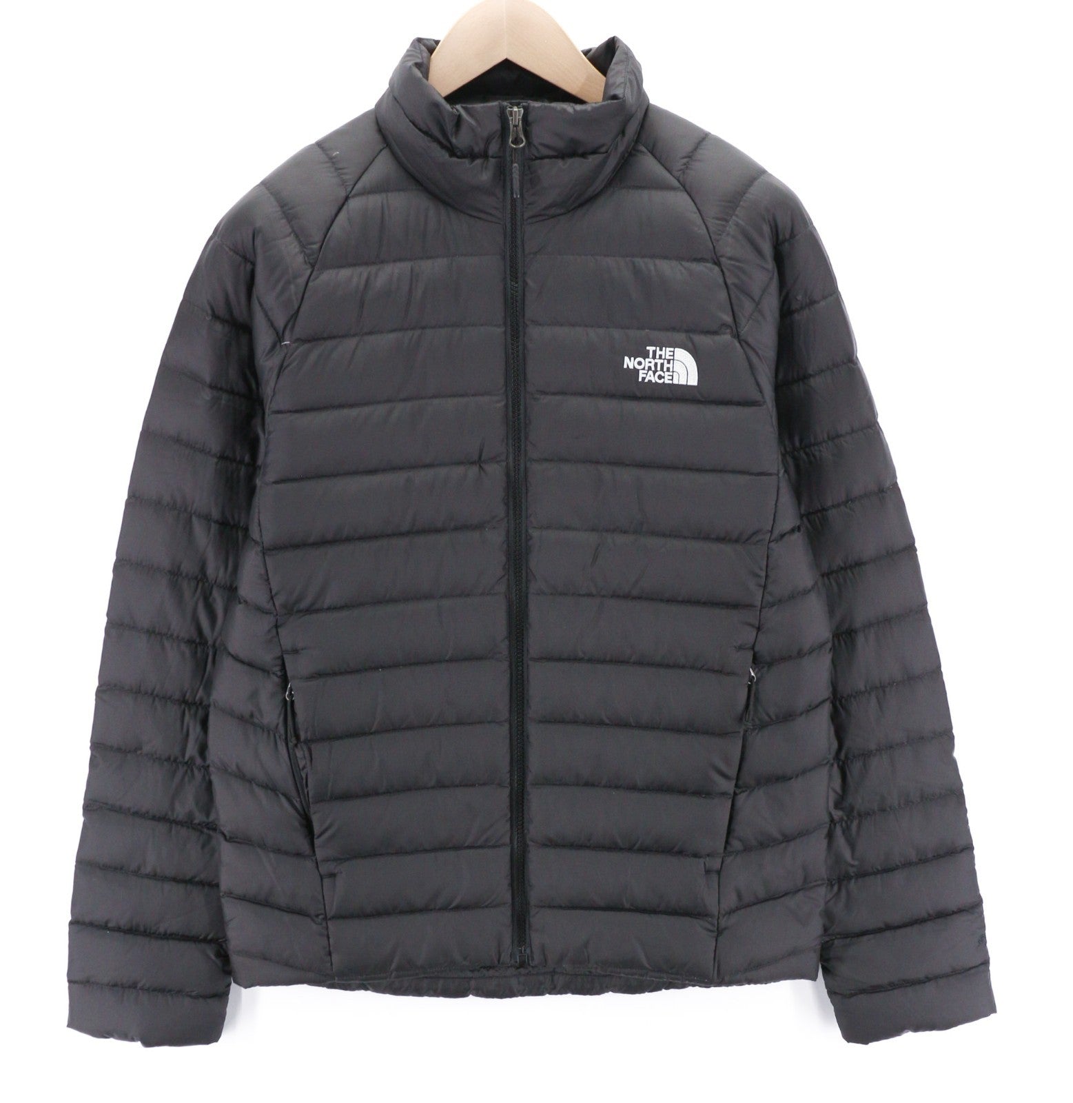 „THE NORTH FACE Trevail“ vyriška pūkinė striukė „S 800-Fill“, juoda, su pamušalu, aukštu kaklu ir užtrauktuku. 