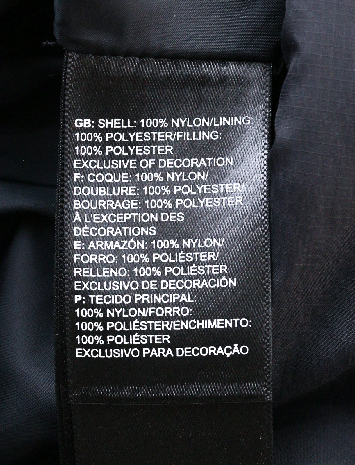 „THE NORTH FACE Gosei“ vyriška XL dydžio paminkštinta juoda striukė su pamušalu, užtrauktuku ir kišenėmis su logotipu. 