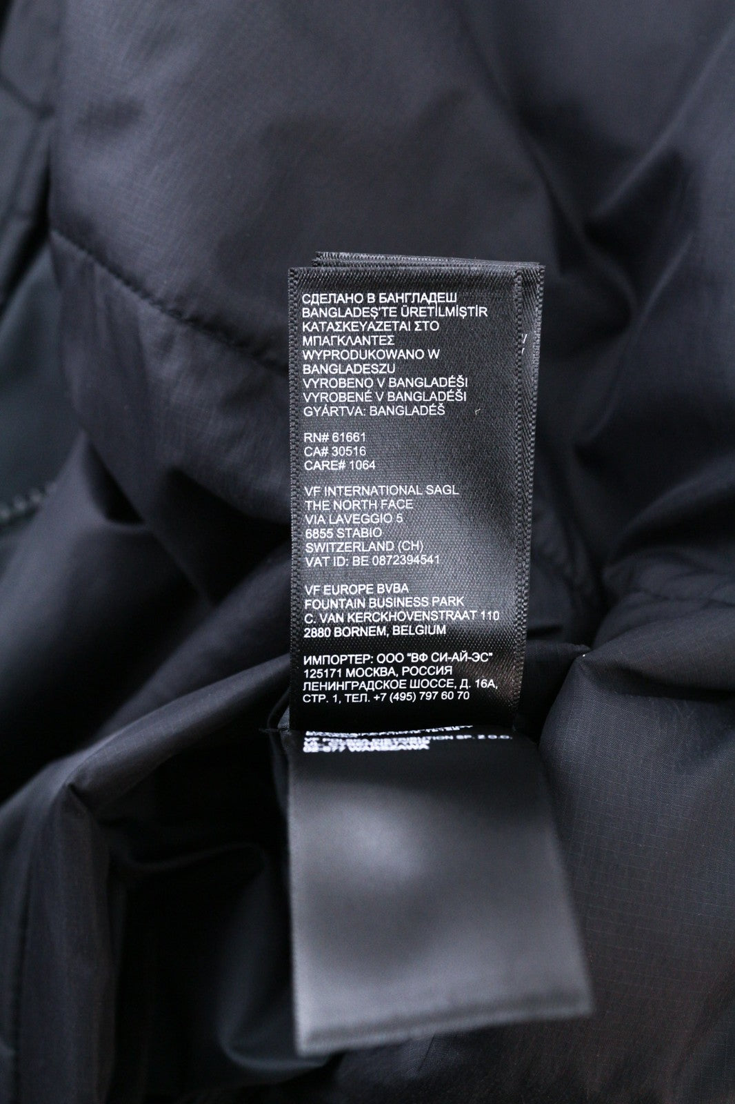 „THE NORTH FACE Gosei“ vyriška XL dydžio paminkštinta juoda striukė su pamušalu, užtrauktuku ir kišenėmis su logotipu. 