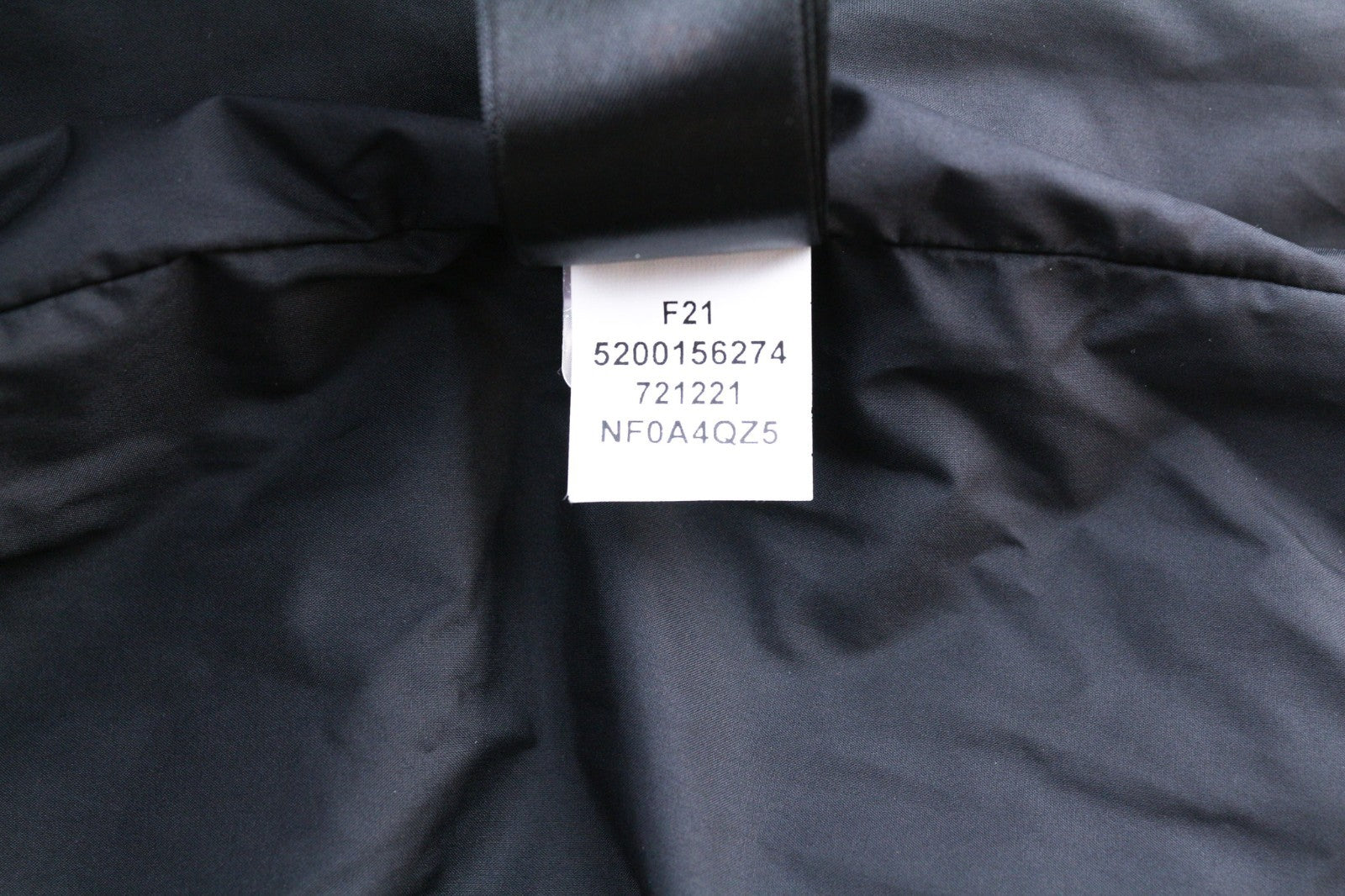 „THE NORTH FACE Himalayan Parka“ vyriška izoliuota vidutinio ilgio juoda striukė su pamušalu, L dydžio 