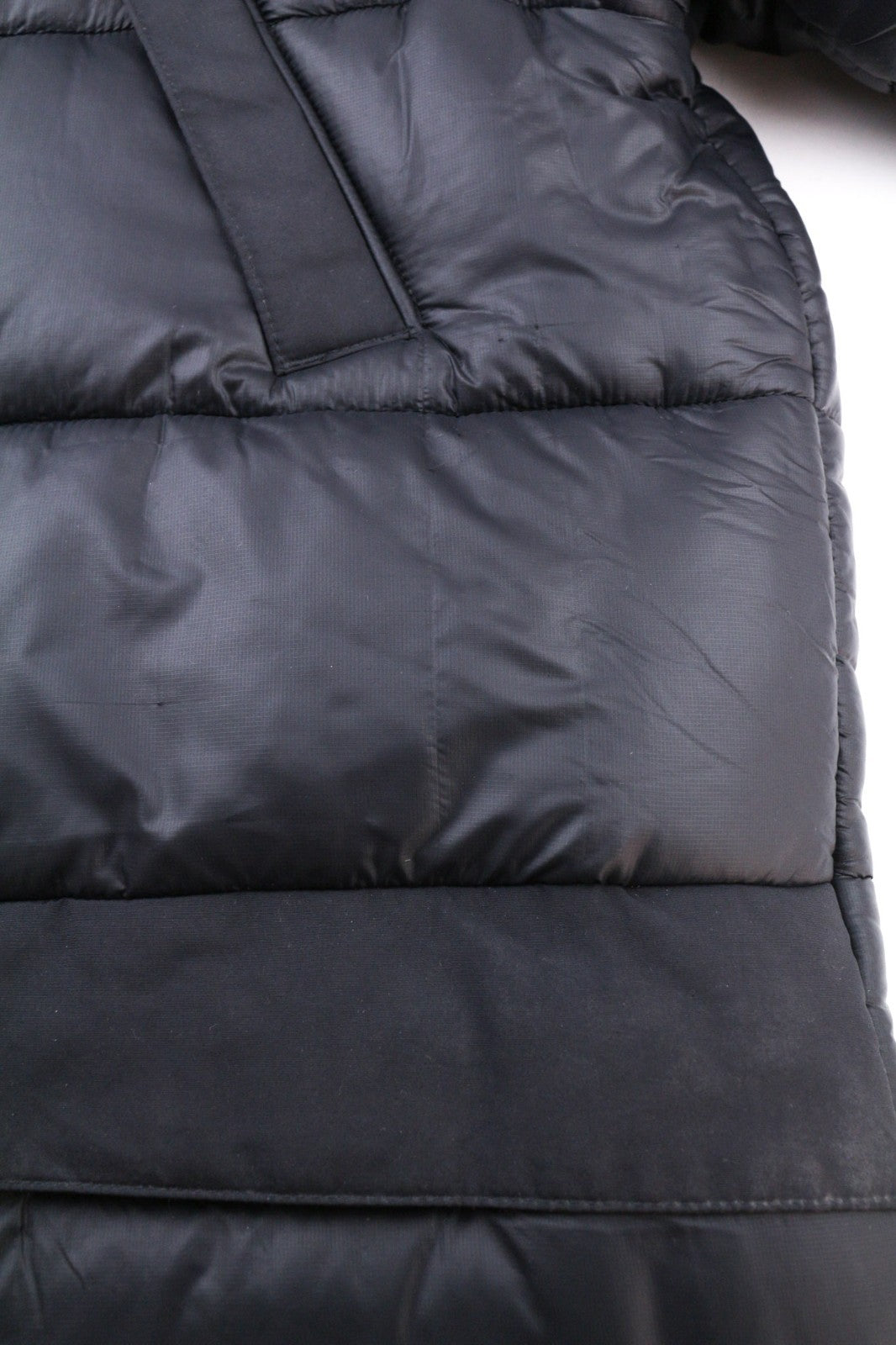 „THE NORTH FACE Himalayan Parka“ vyriška izoliuota vidutinio ilgio juoda striukė su pamušalu, L dydžio 