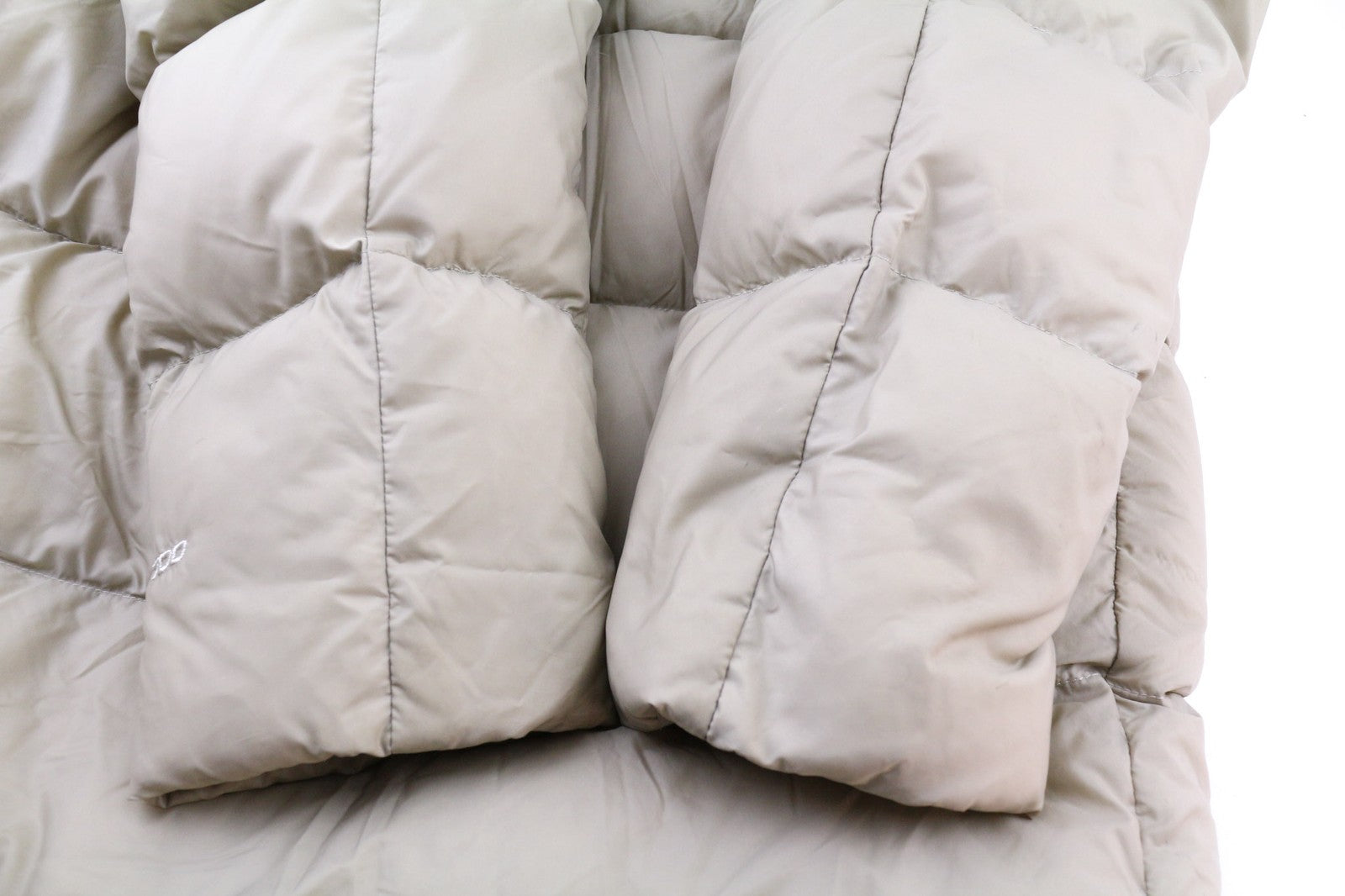 THE NORTH FACE NF0A5GDF Vyriška pūkinė striukė su gobtuvu S dydžio, su 700 fill užpildu, šviesiai ruda, su pamušalu 