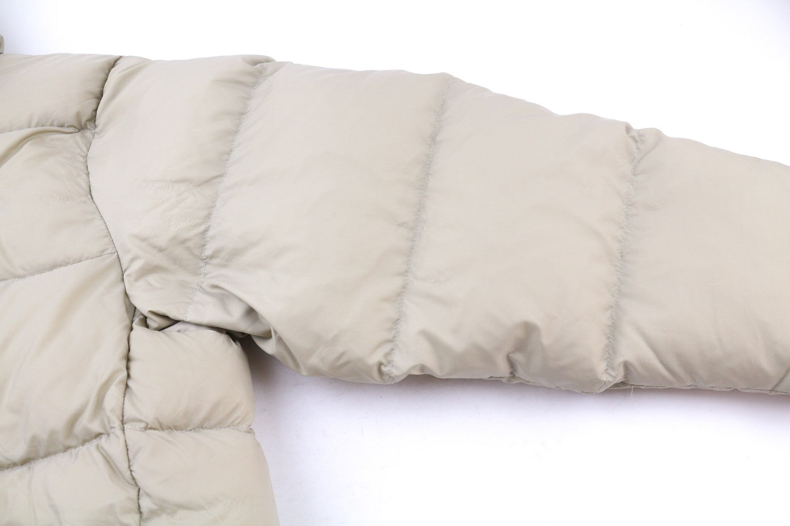 THE NORTH FACE NF0A5GDF Vyriška pūkinė striukė su gobtuvu S dydžio, su 700 fill užpildu, šviesiai ruda, su pamušalu 