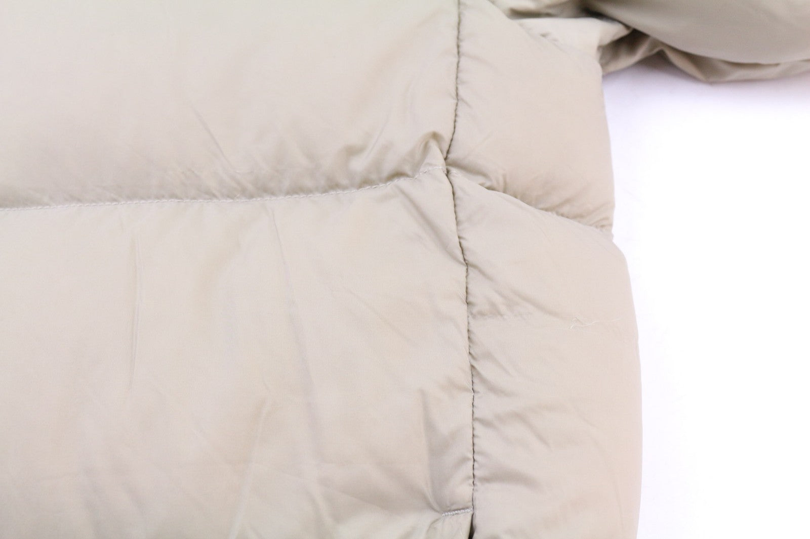 THE NORTH FACE NF0A5GDF Vyriška pūkinė striukė su gobtuvu S dydžio, su 700 fill užpildu, šviesiai ruda, su pamušalu 