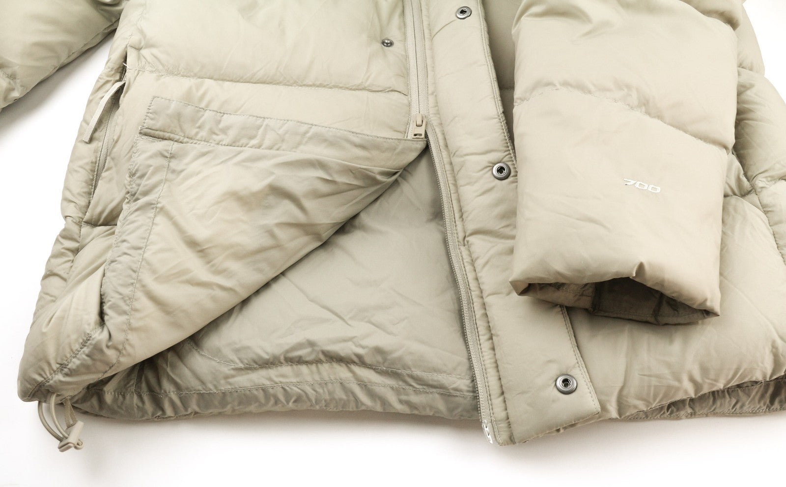 THE NORTH FACE NF0A5GDF Vyriška pūkinė striukė su gobtuvu S dydžio, su 700 fill užpildu, šviesiai ruda, su pamušalu 