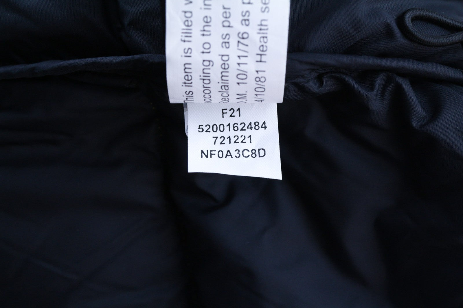 „The North Face 1996 Retro Nuptse“ vyriška pūkinė striukė M 700 su izoliuotu pamušalu ir kaklu. 