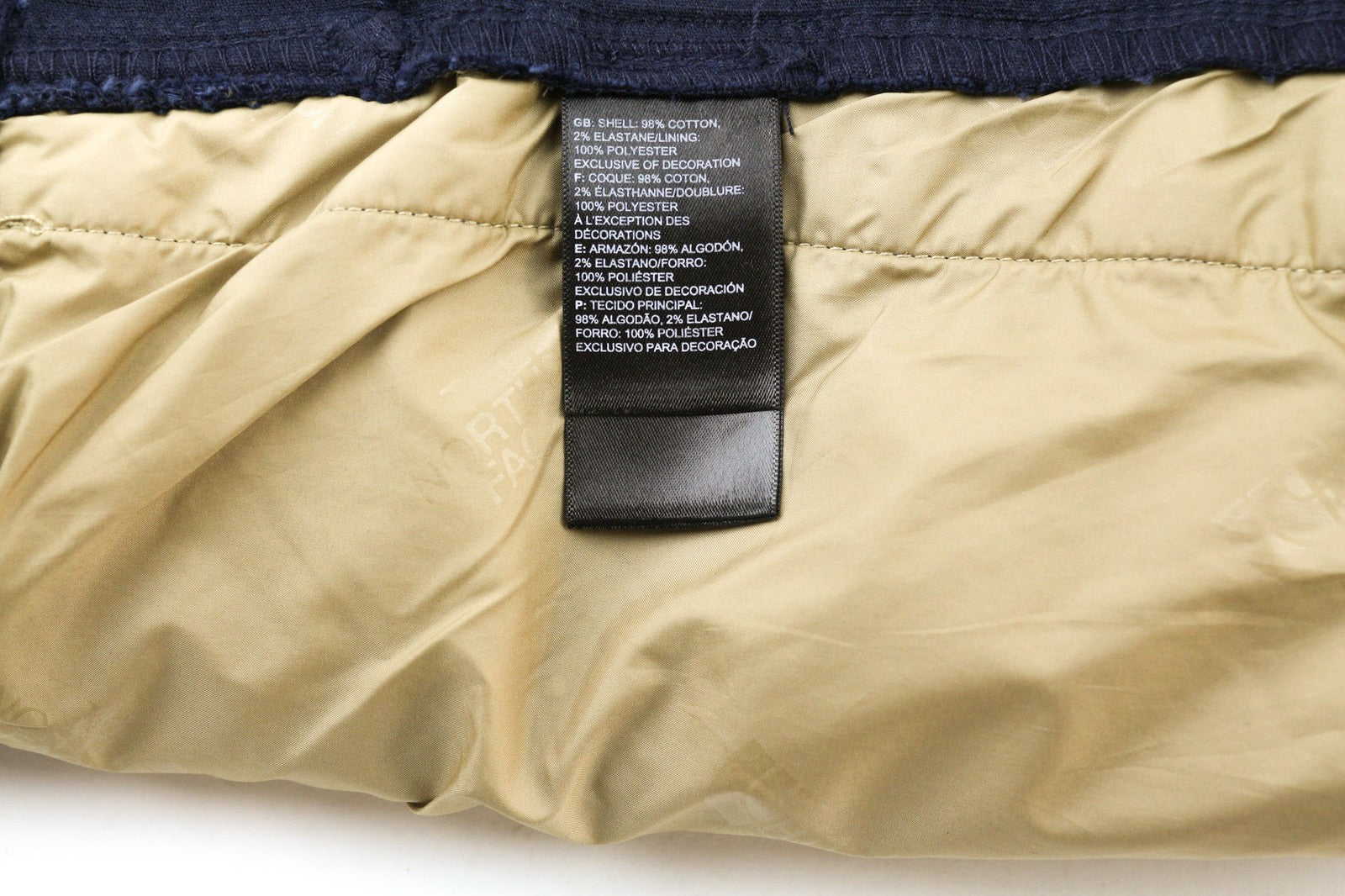 „THE NORTH FACE“ vyriška velveto striukė su mėlyna užtrauktuku ir organiniu polo kaklu. 