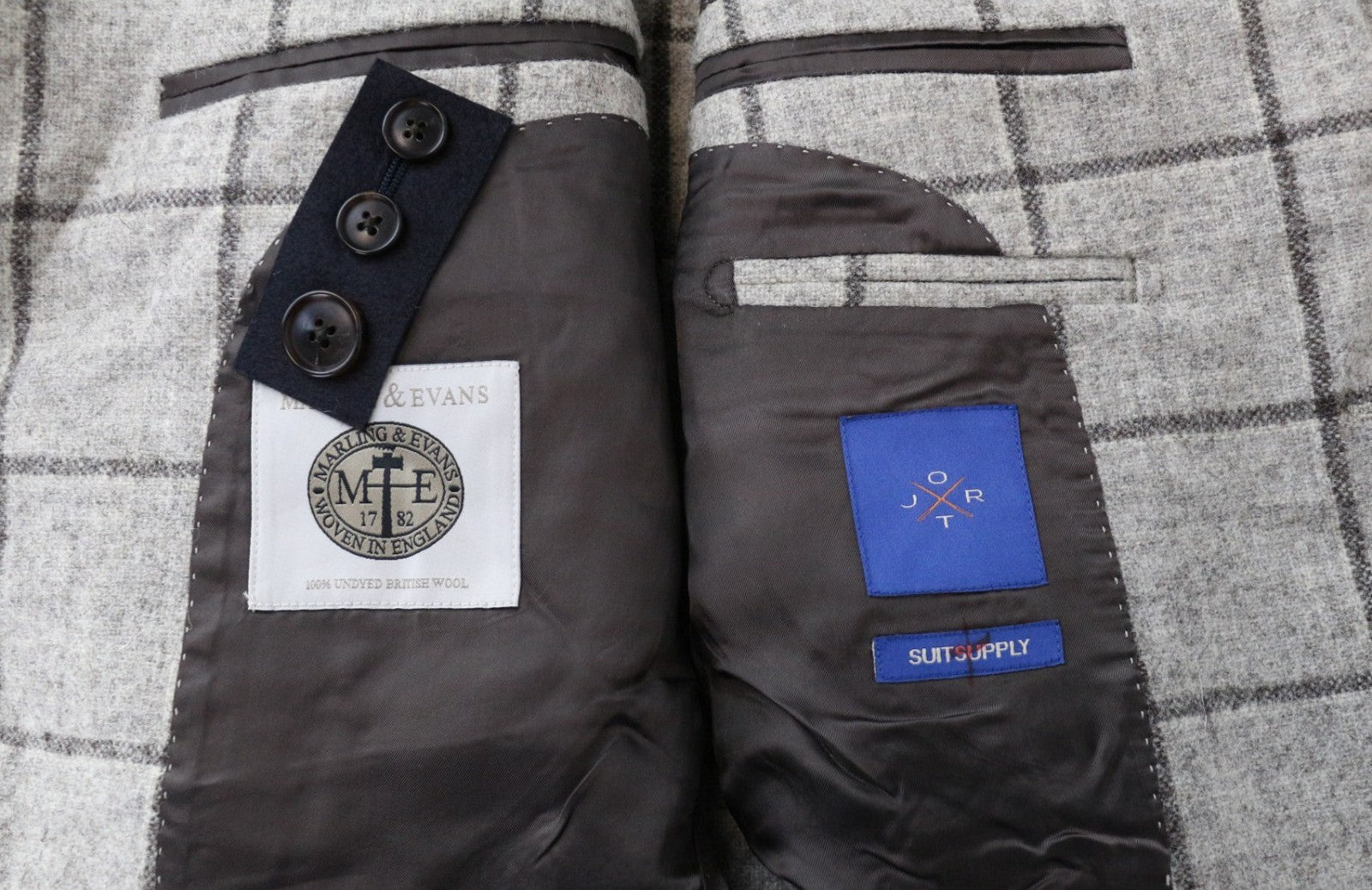 „SUITSUPPLY Jort Patch“ vyriškas švarkas, 38R languotas, rudas, plonas, vieneilis 