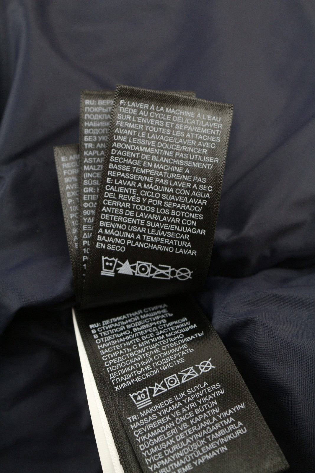 „The North Face Diablo Down“ vyriška pūkinė striukė su pamušalu, užtrauktuku ir aukšta apykakle. 