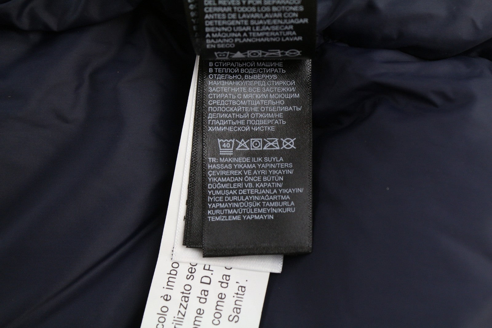 „The North Face Diablo Down“ vyriška pūkinė striukė su pamušalu, užtrauktuku ir aukšta apykakle. 