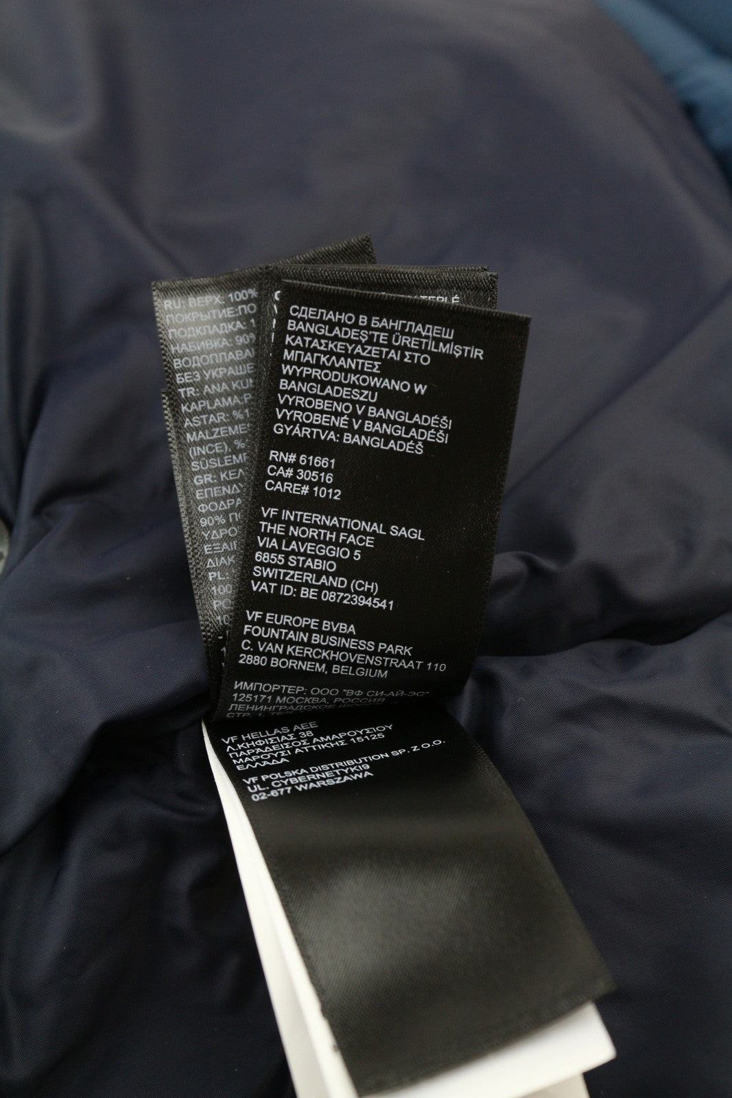 „The North Face Diablo Down“ vyriška pūkinė striukė su pamušalu, užtrauktuku ir aukšta apykakle. 