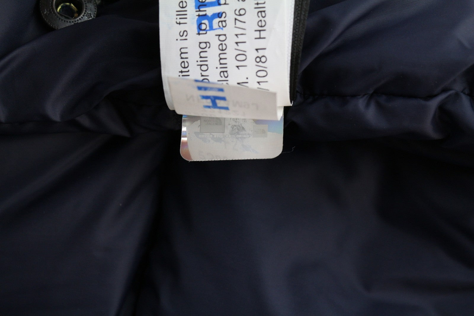 „The North Face Diablo Down“ vyriška pūkinė striukė su pamušalu, užtrauktuku ir aukšta apykakle. 