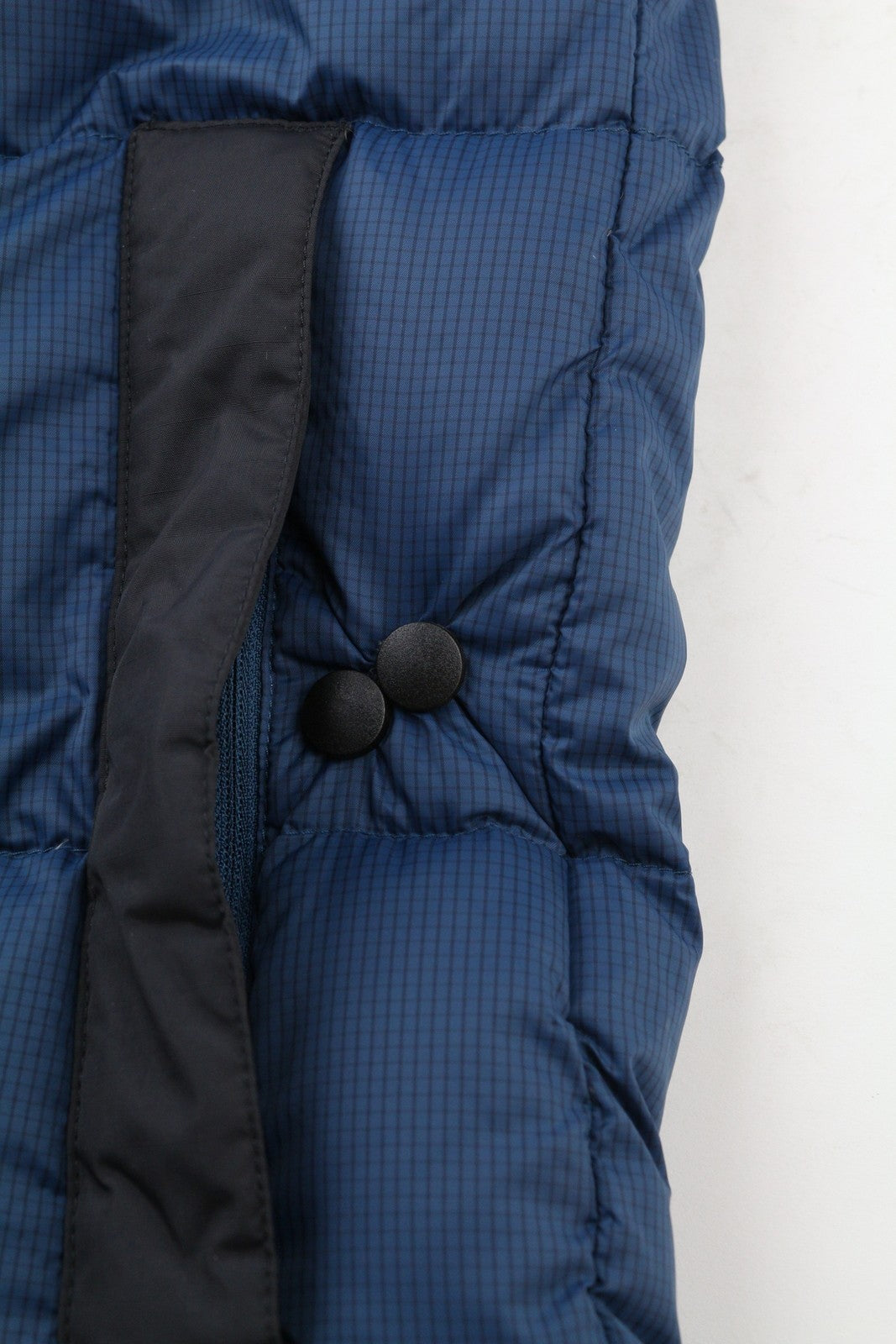 „The North Face Diablo Down“ vyriška pūkinė striukė su pamušalu, užtrauktuku ir aukšta apykakle. 