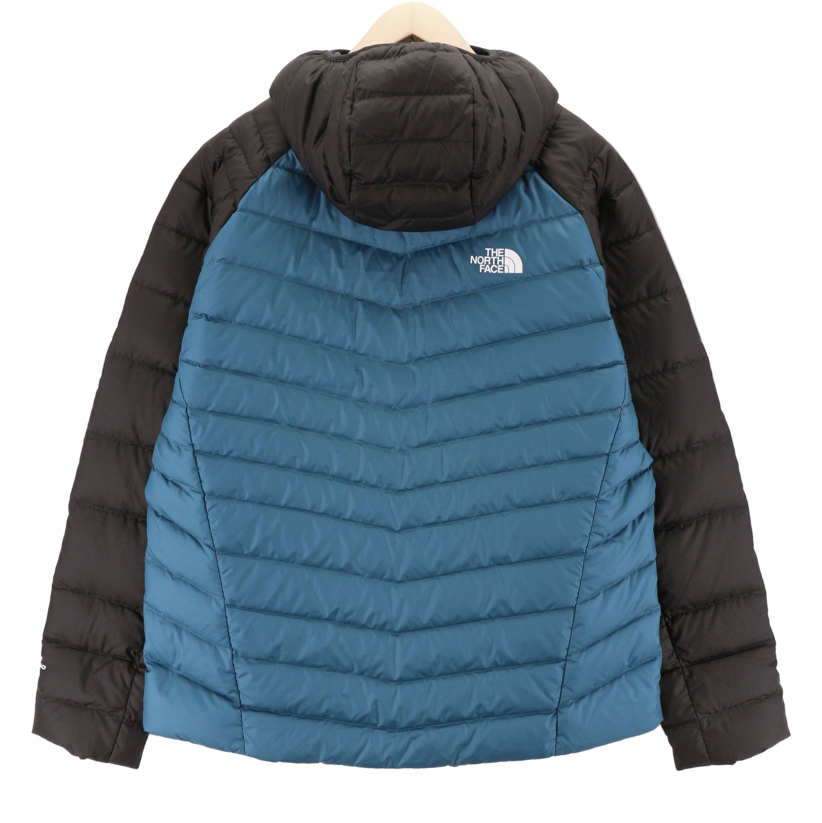 „THE NORTH FACE Hometown“ vyriška pūkinė striukė su gobtuvu XL 550, kurios kaina – 270 USD 