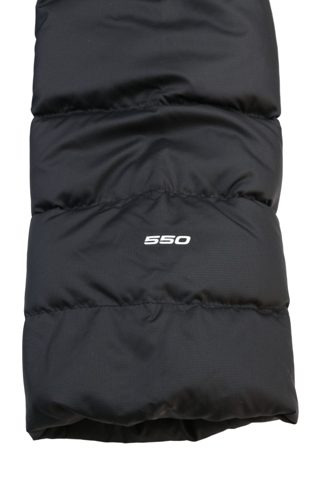 „THE NORTH FACE Hometown“ vyriška pūkinė striukė su gobtuvu XL 550, kurios kaina – 270 USD 