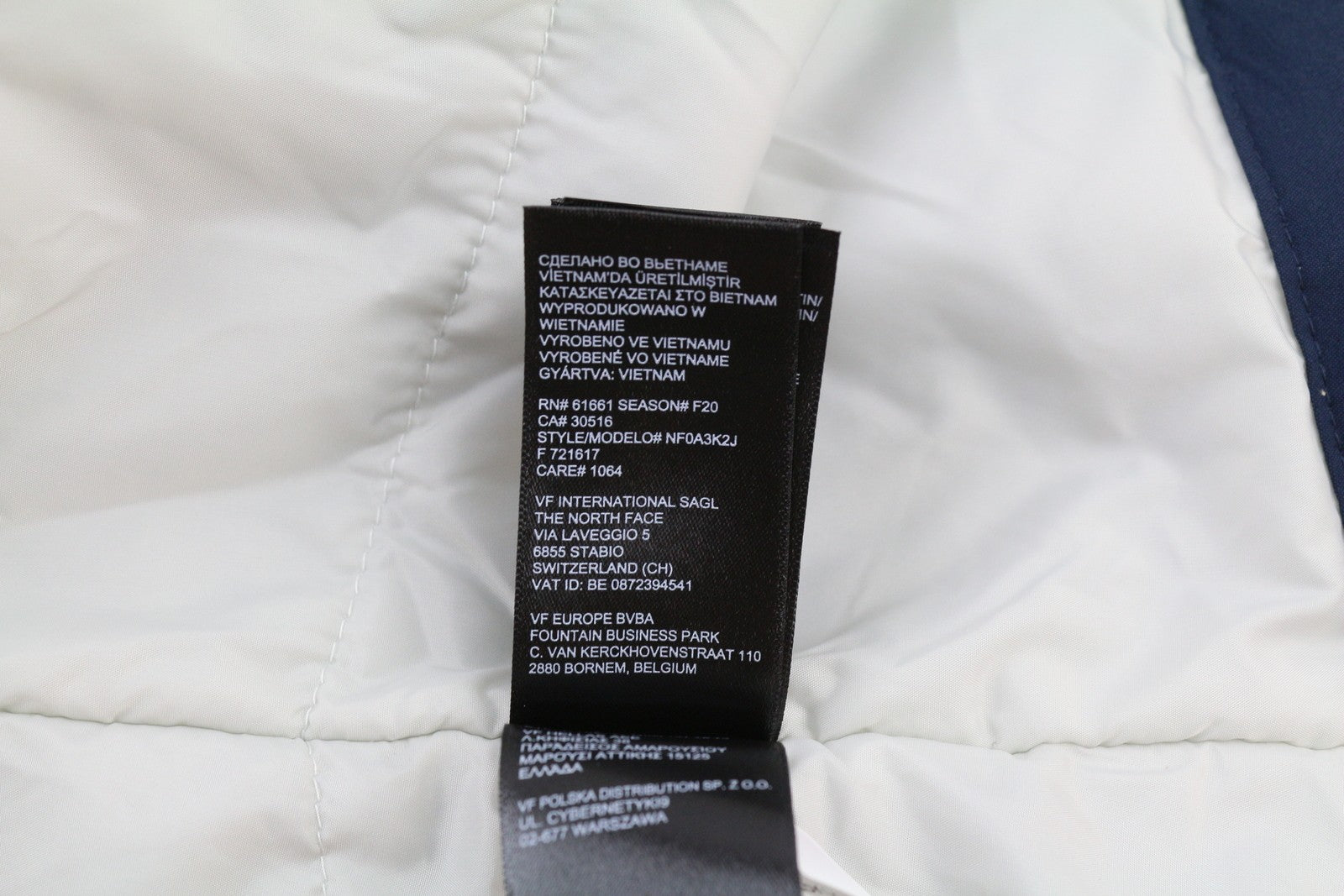 „The North Face Inlux“ moteriška L dydžio „Dryvent“ paminkštinta striukė su vilnos pamušalu ir nuleidžiama nugara. 