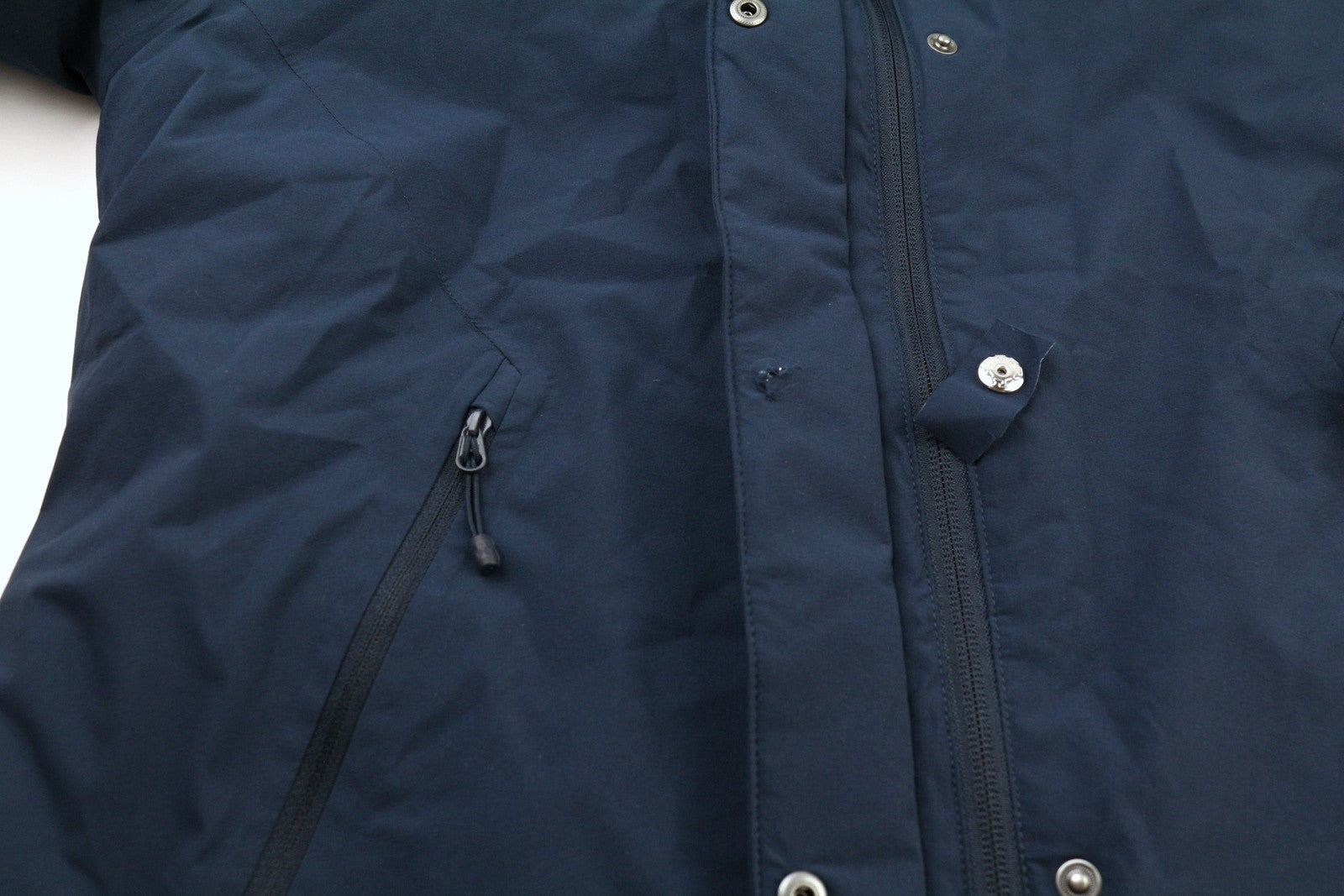 „The North Face Inlux“ moteriška L dydžio „Dryvent“ paminkštinta striukė su vilnos pamušalu ir nuleidžiama nugara. 