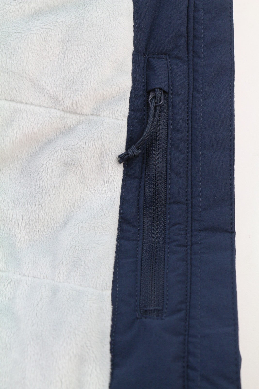 „The North Face Inlux“ moteriška L dydžio „Dryvent“ paminkštinta striukė su vilnos pamušalu ir nuleidžiama nugara. 