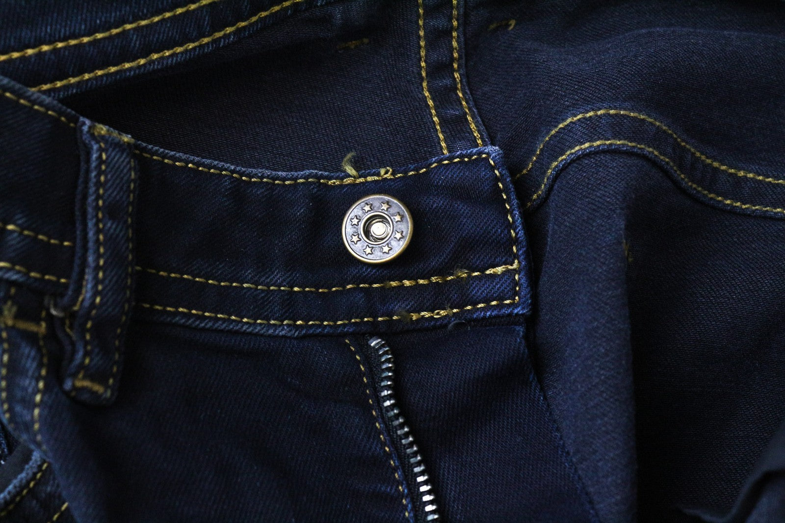 DIESEL Thommer 069GM vyriški džinsai W28/L32 mėlyni, aptempti, tamprūs, su defektais užtrauktuku 