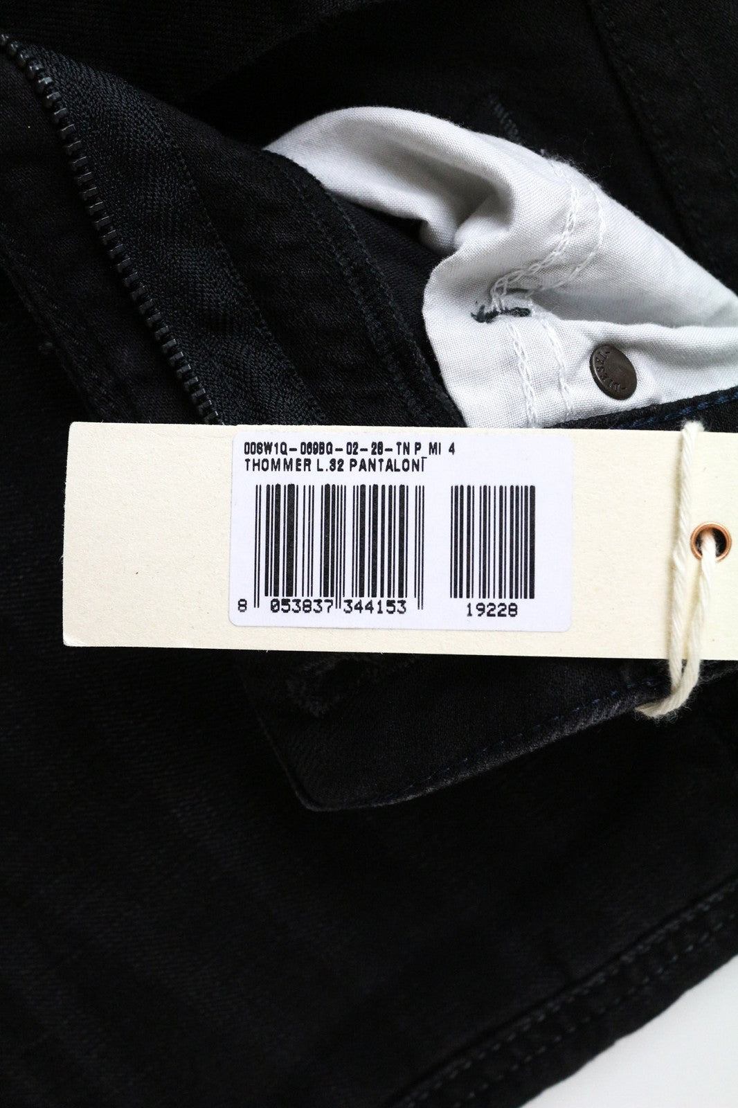 DIESEL Thommer 069BG vyriški džinsai W28/L32, juodi, ploni, aptempti, tamprūs užtrauktukai 