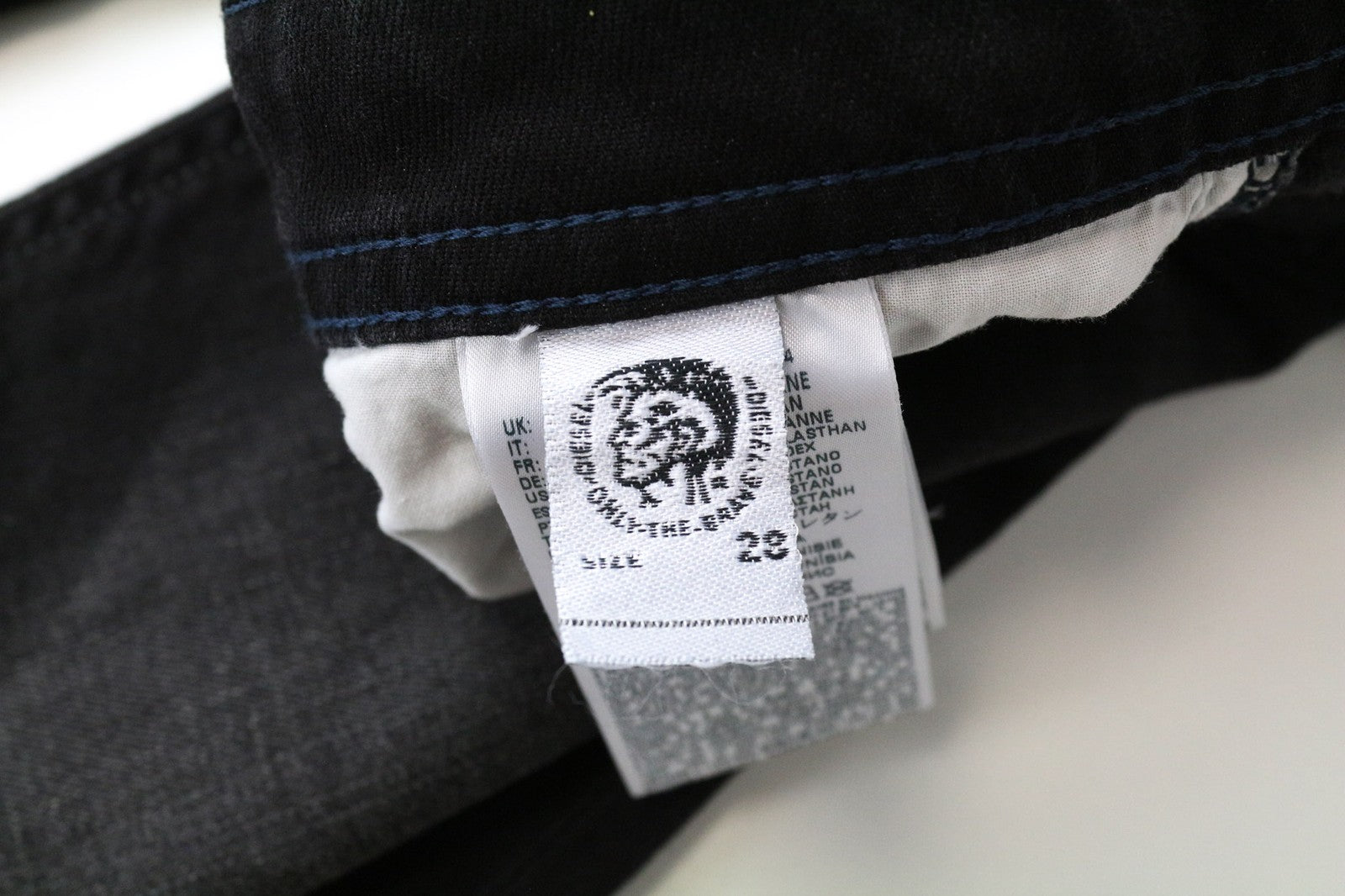 DIESEL Thommer 069BG vyriški džinsai W28/L32, juodi, ploni, aptempti, tamprūs užtrauktukai 