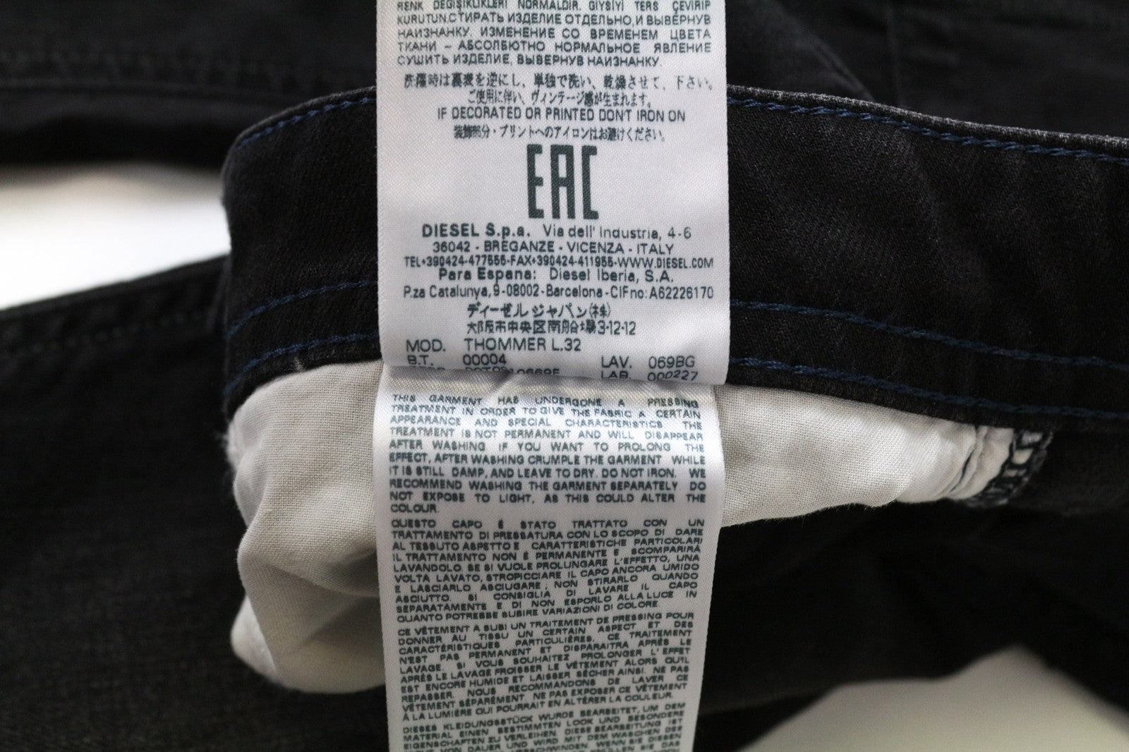 DIESEL Thommer 069BG vyriški džinsai W28/L32, juodi, ploni, aptempti, tamprūs užtrauktukai 