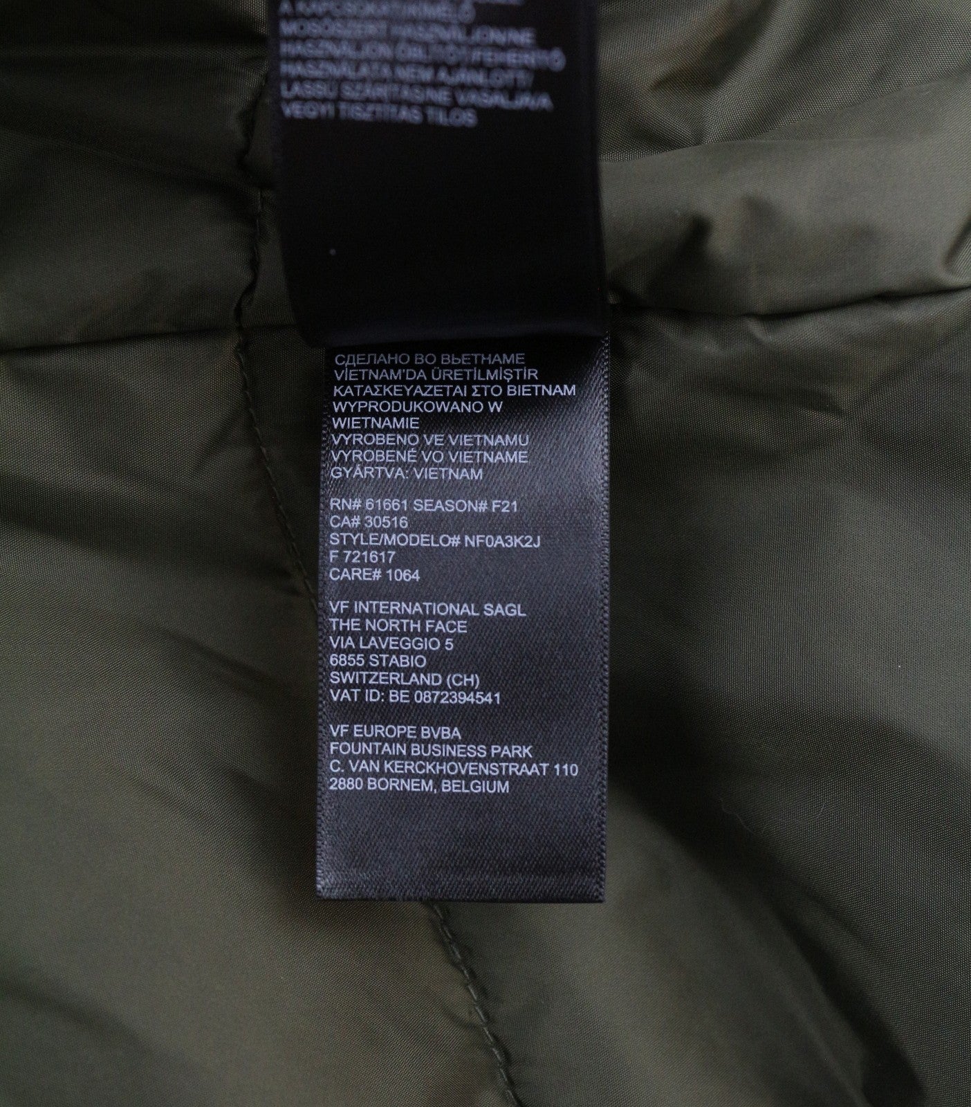 „THE NORTH FACE Inlux“ moteriška XS dydžio neperšlampama striukė su pamušalu ir gobtuvu, žalia 