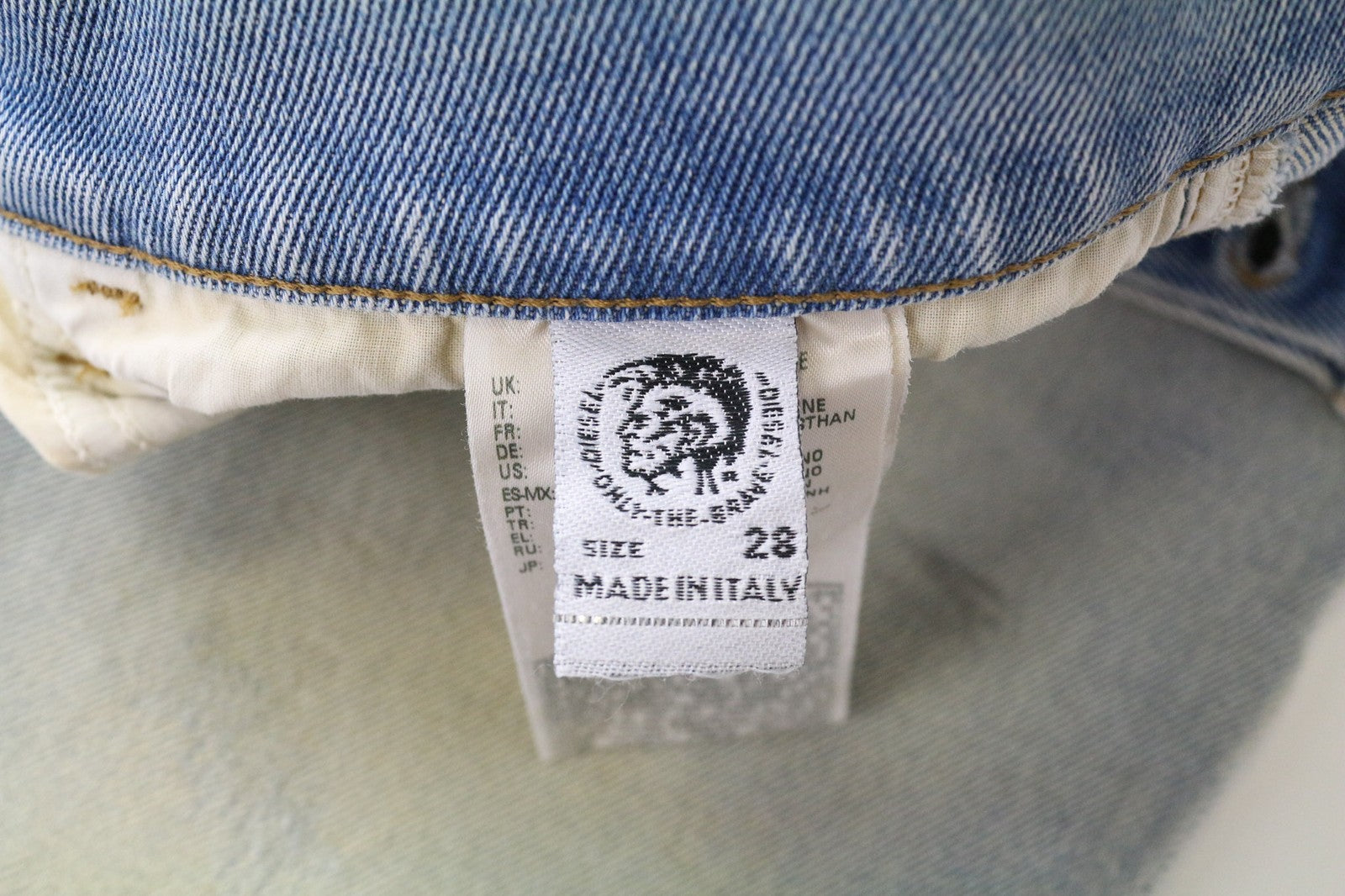 DIESEL D-Eetar 081AK vyriški džinsai W28/L32 mėlyni, tamprūs, morkų spalvos, siaurėjantys, apgailėtini. 