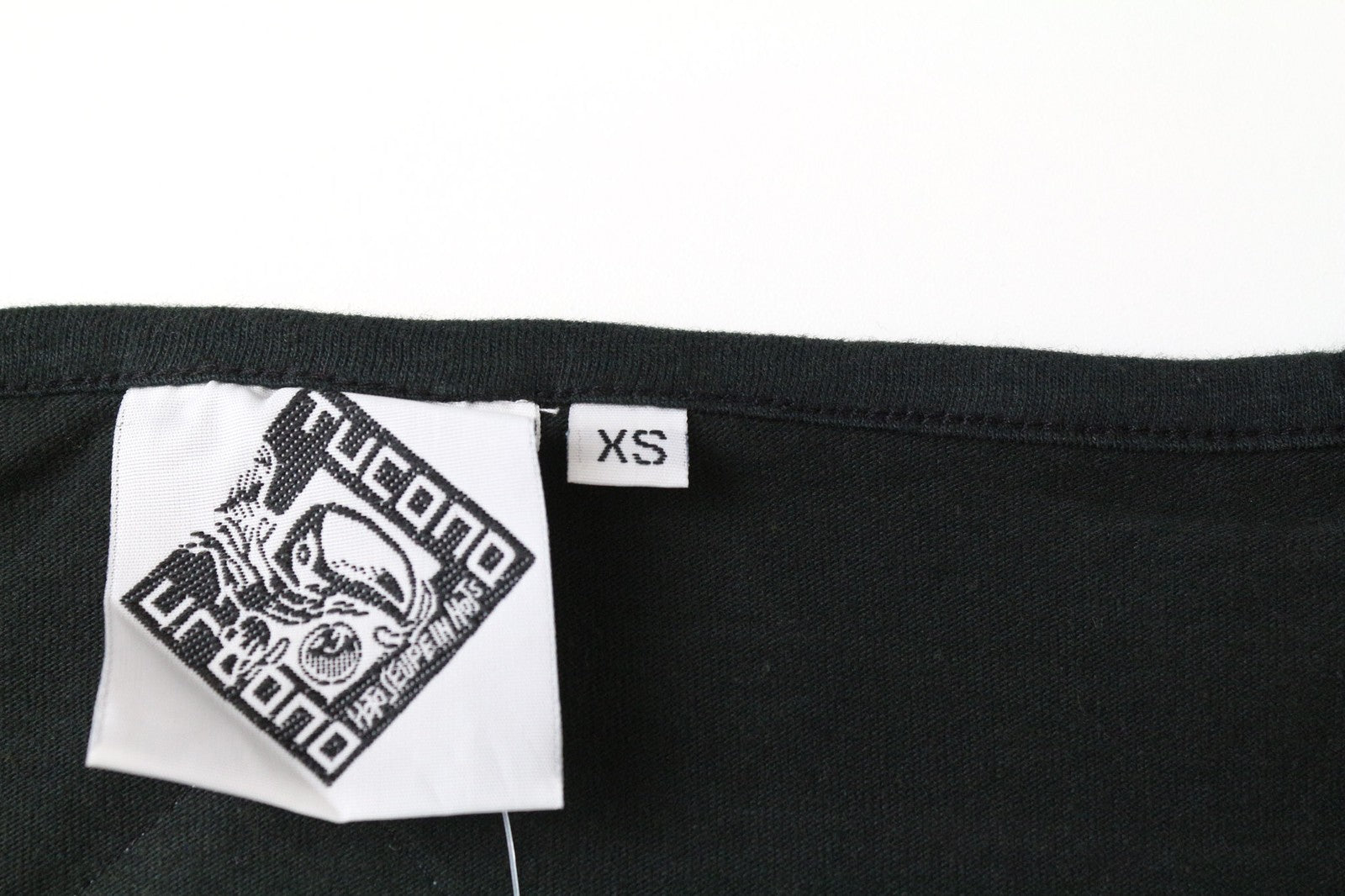 TUCANO URBANO T-TU moteriški marškinėliai XS, juodi, su paspirtuku ir V formos iškirpte 