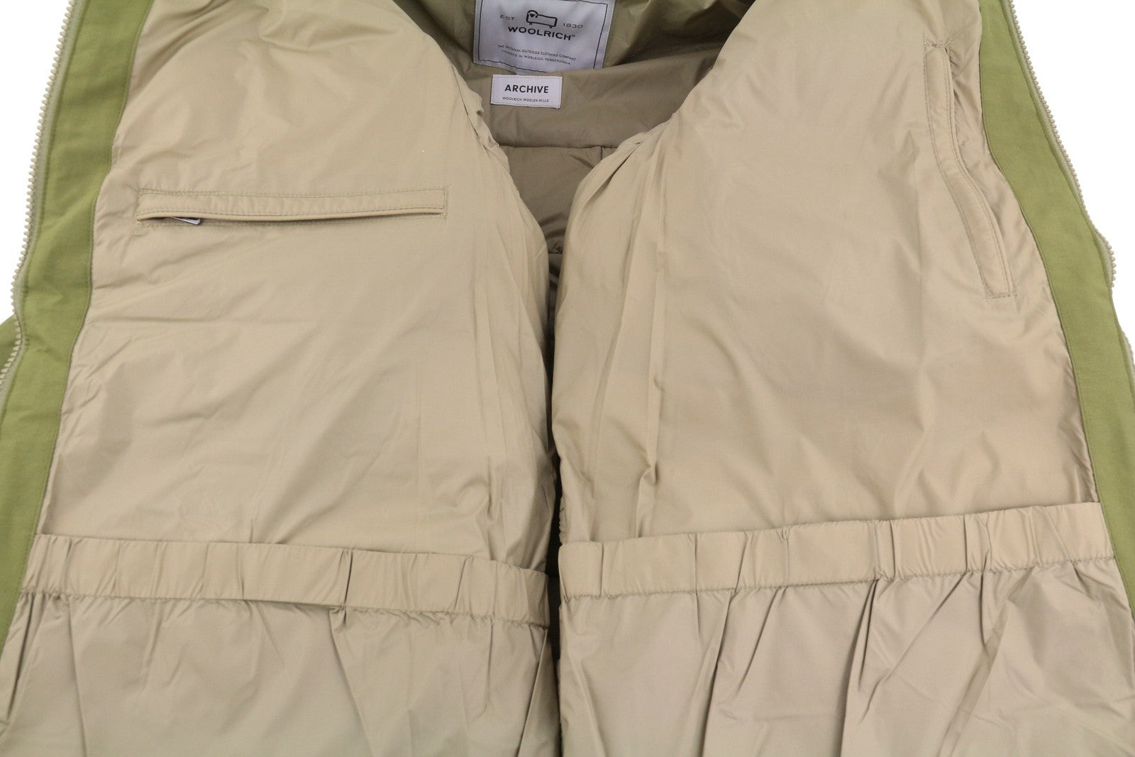 WOOLRICH Duster Blizzard vyriška striukė L, žalia, pūkuota, dygsniuota su šerpų audiniais, RRP595 