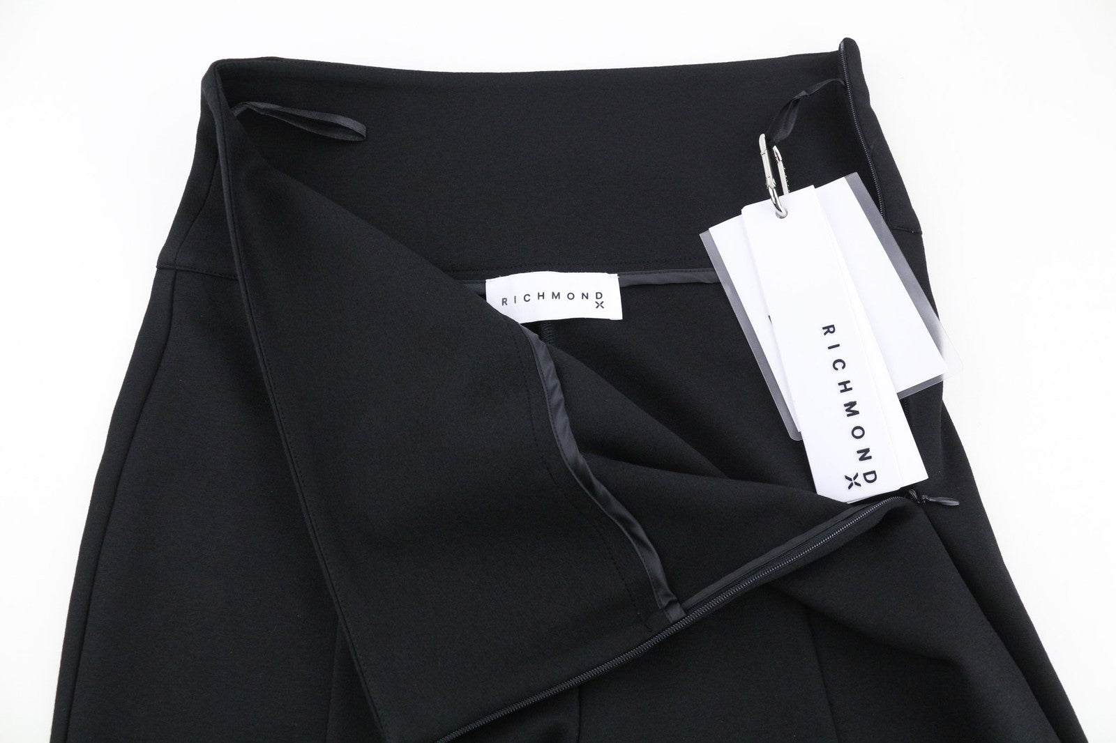 JOHN RICHMOND moteriškos kelnės S, juodos, platėjančios, užtrauktuku, aukštu juosmeniu, laisvalaikio kirpimas 